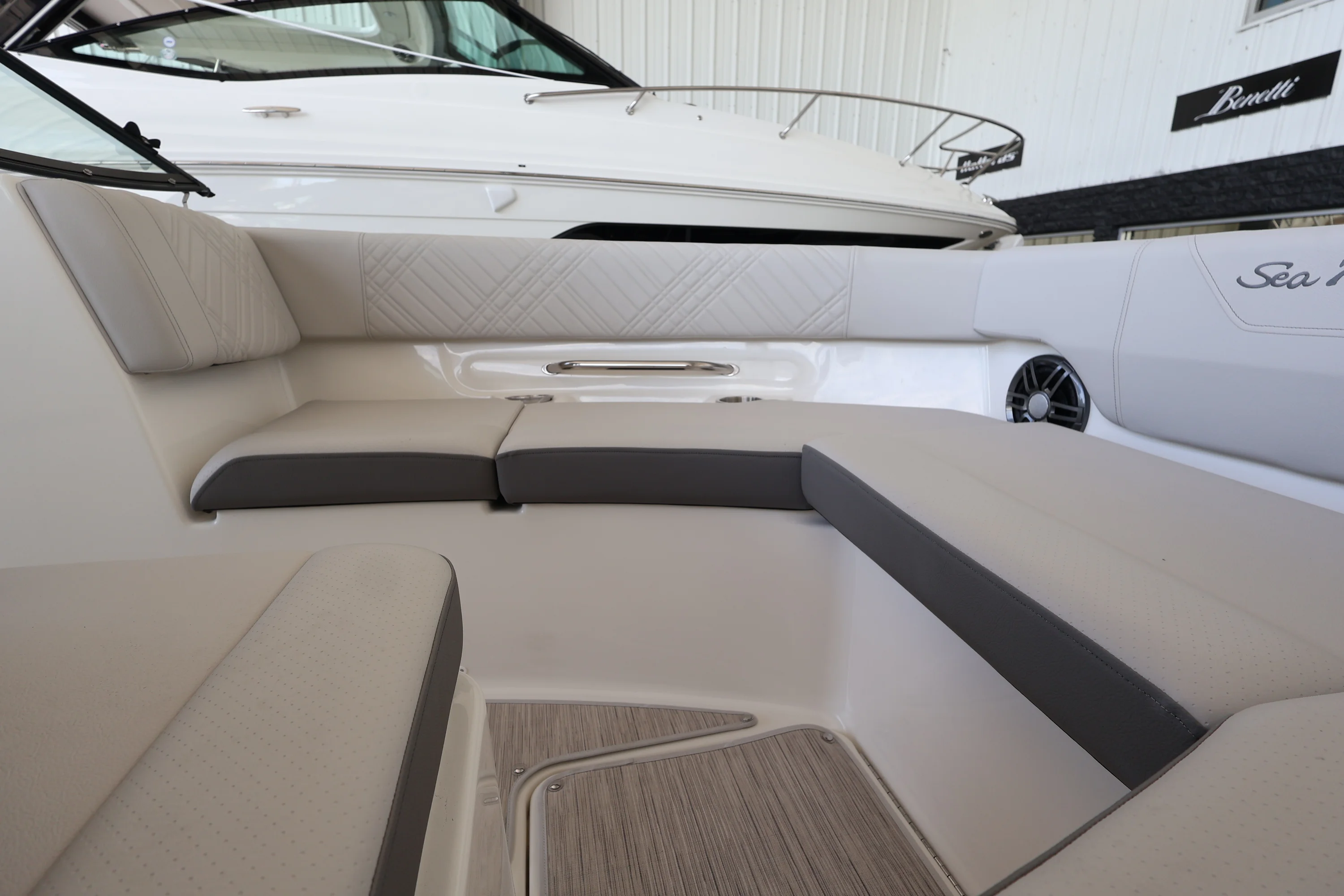 2026 Sea Ray SDX 250 Outboard Image Thumbnail #30