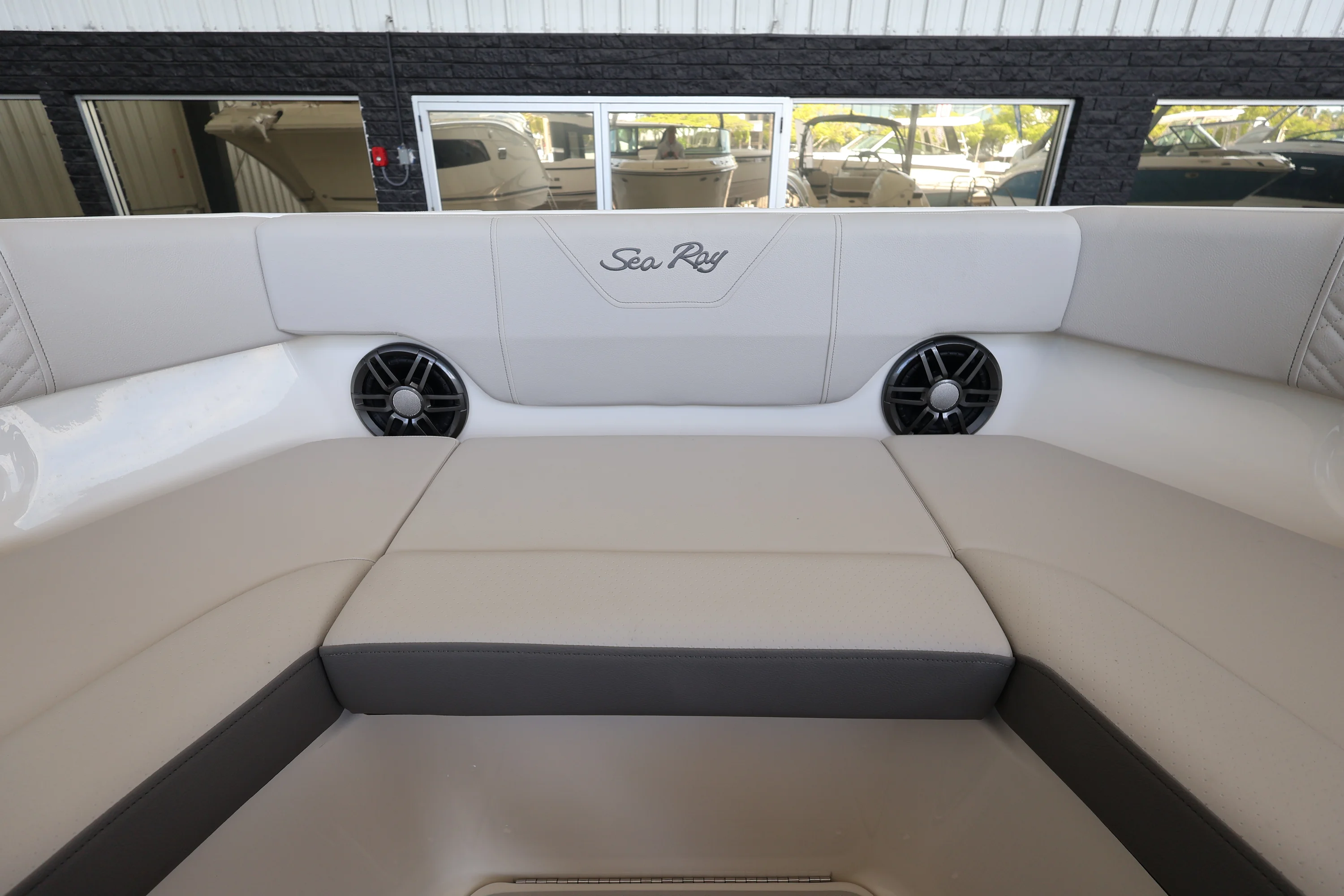2026 Sea Ray SDX 250 Outboard Image Thumbnail #31