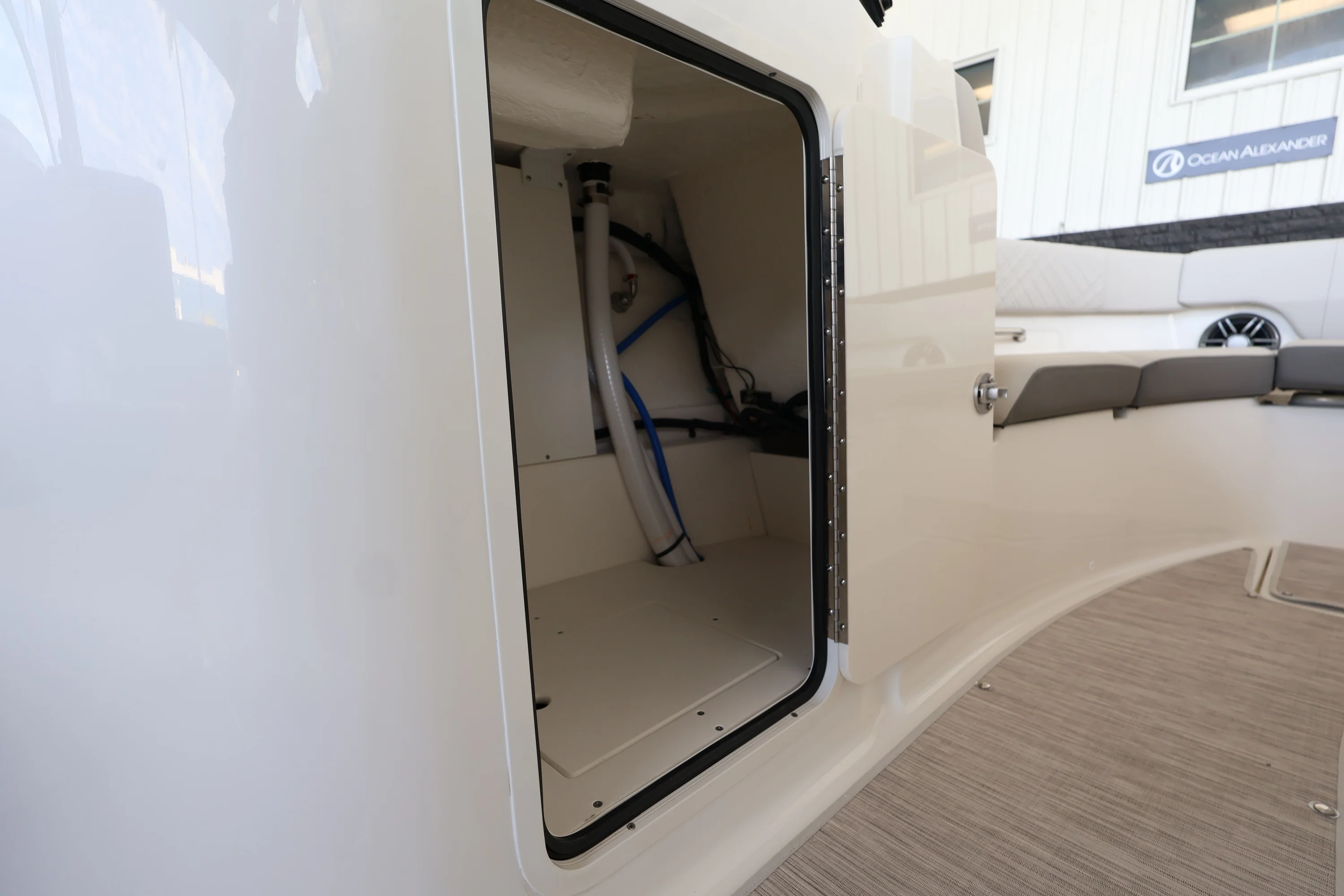 2026 Sea Ray SDX 250 Outboard Image Thumbnail #27