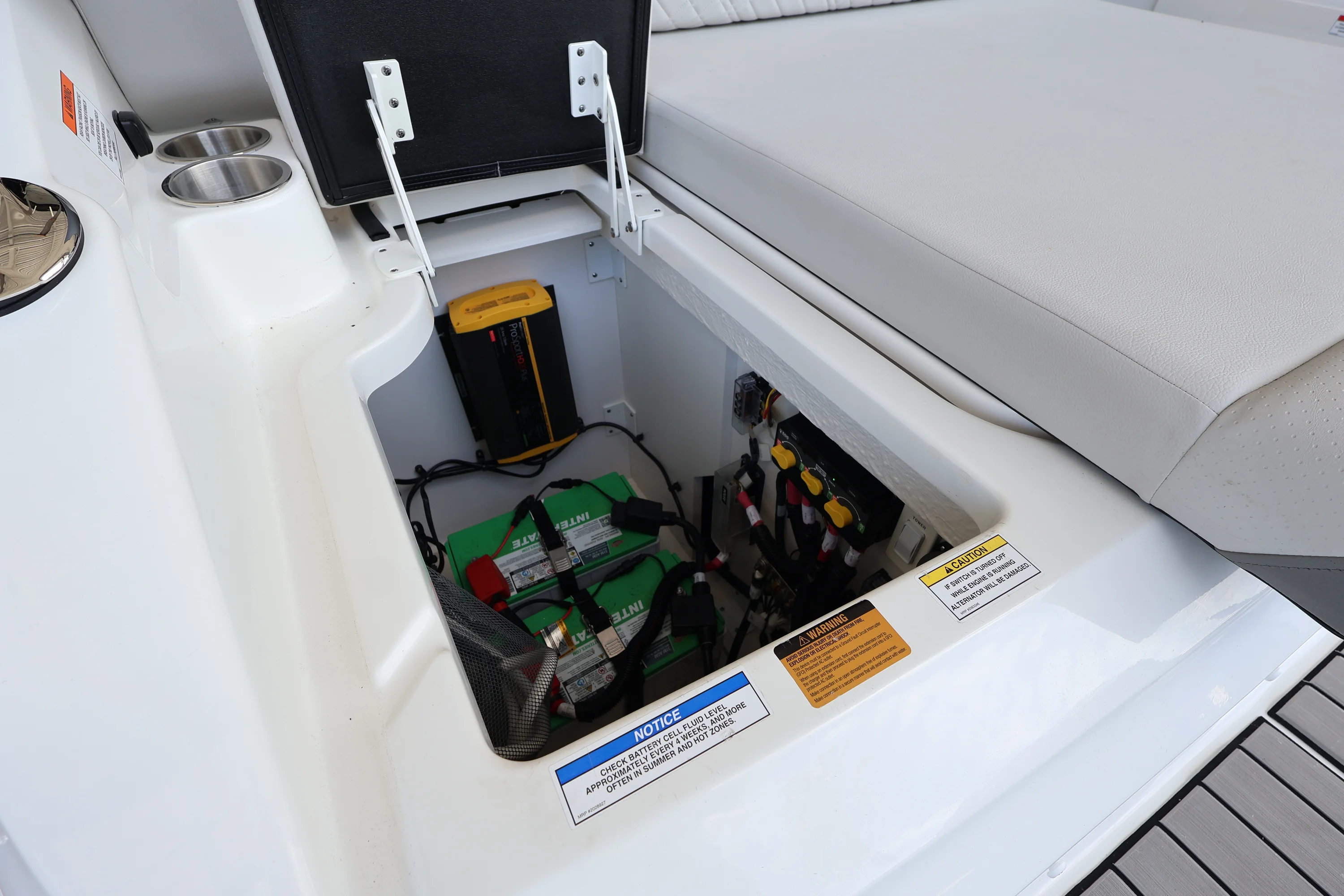 2026 Sea Ray SDX 250 Outboard Image Thumbnail #9