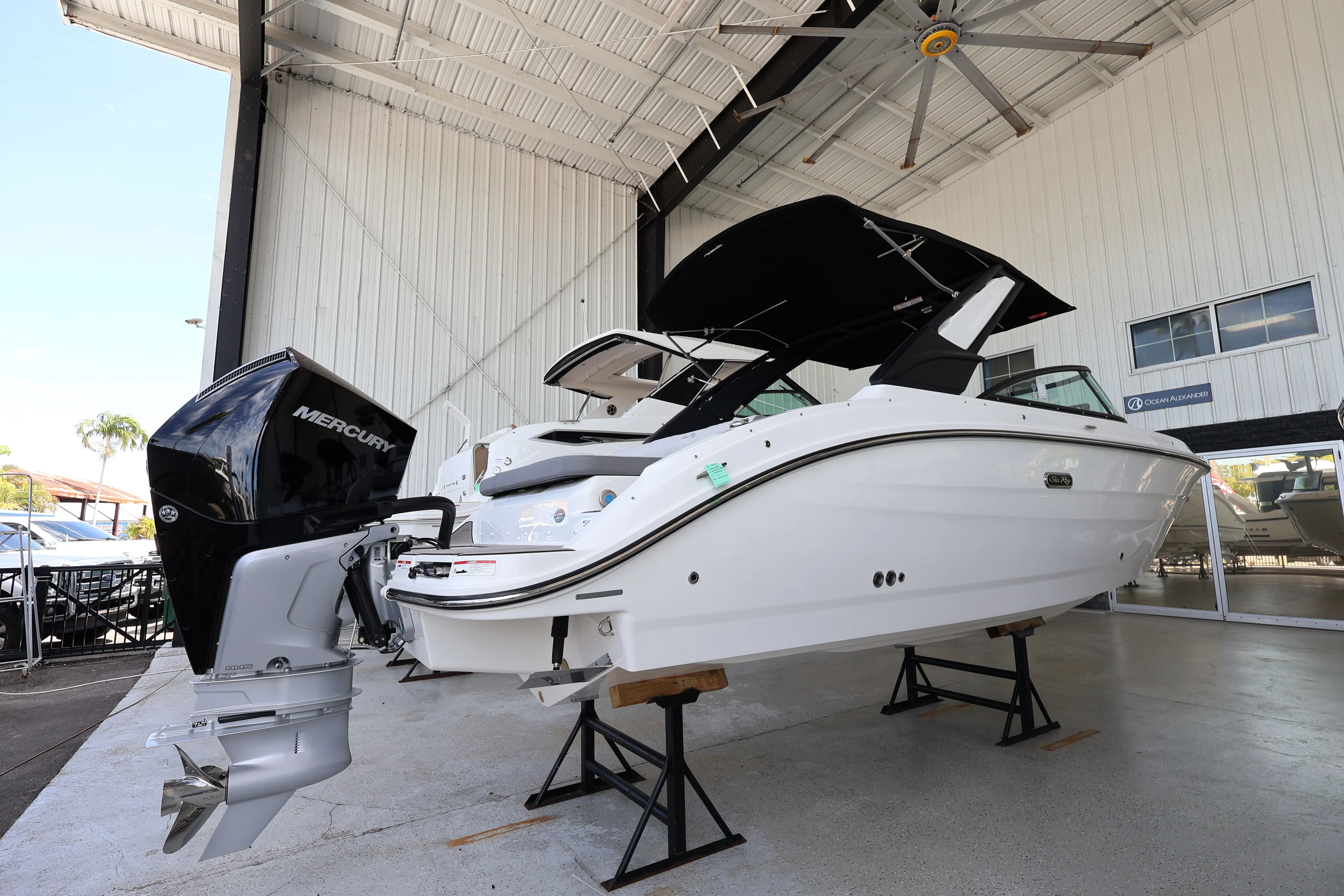 2026 Sea Ray SDX 250 Outboard Image Thumbnail #6