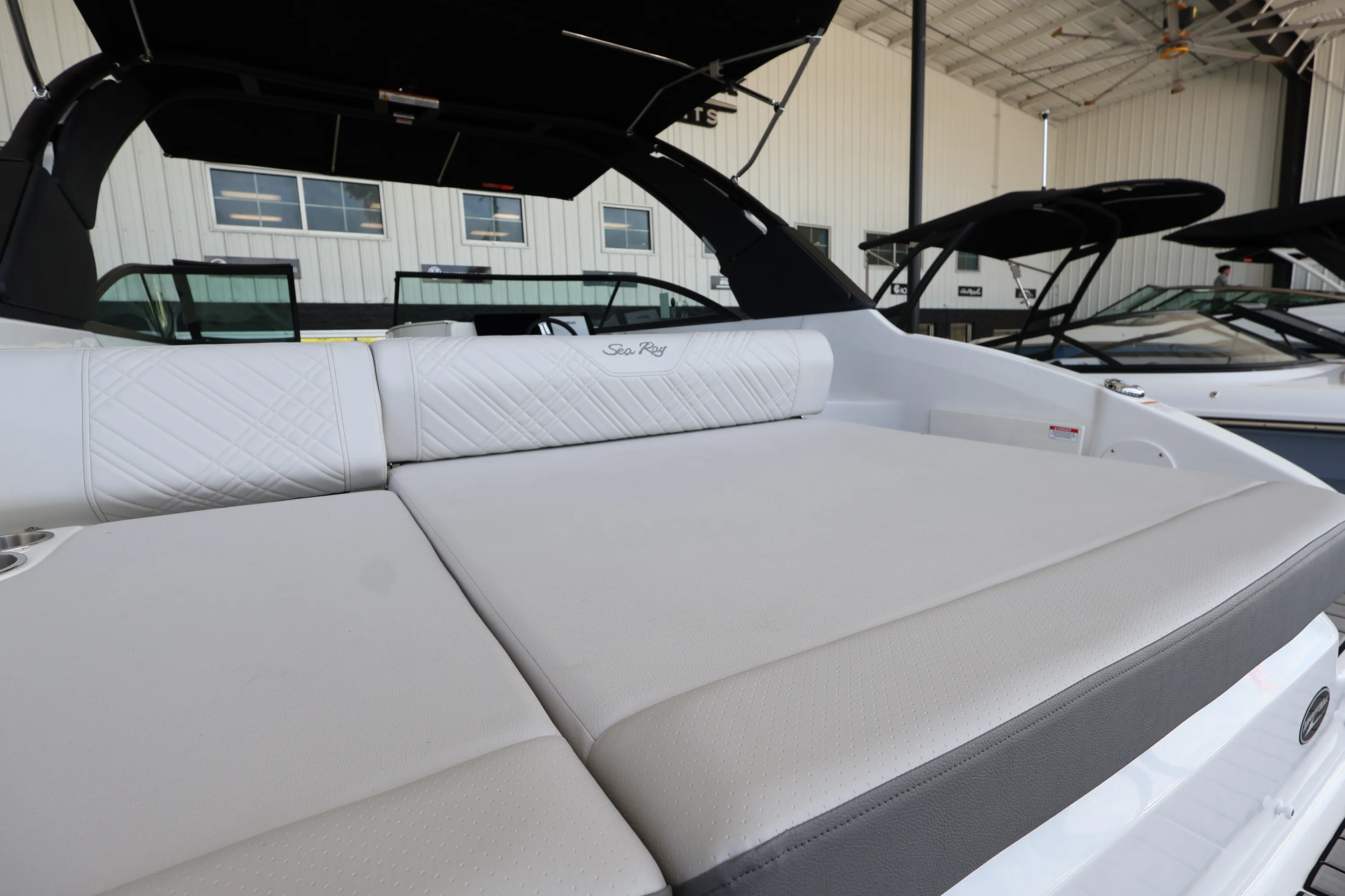 2026 Sea Ray SDX 250 Outboard Image Thumbnail #8