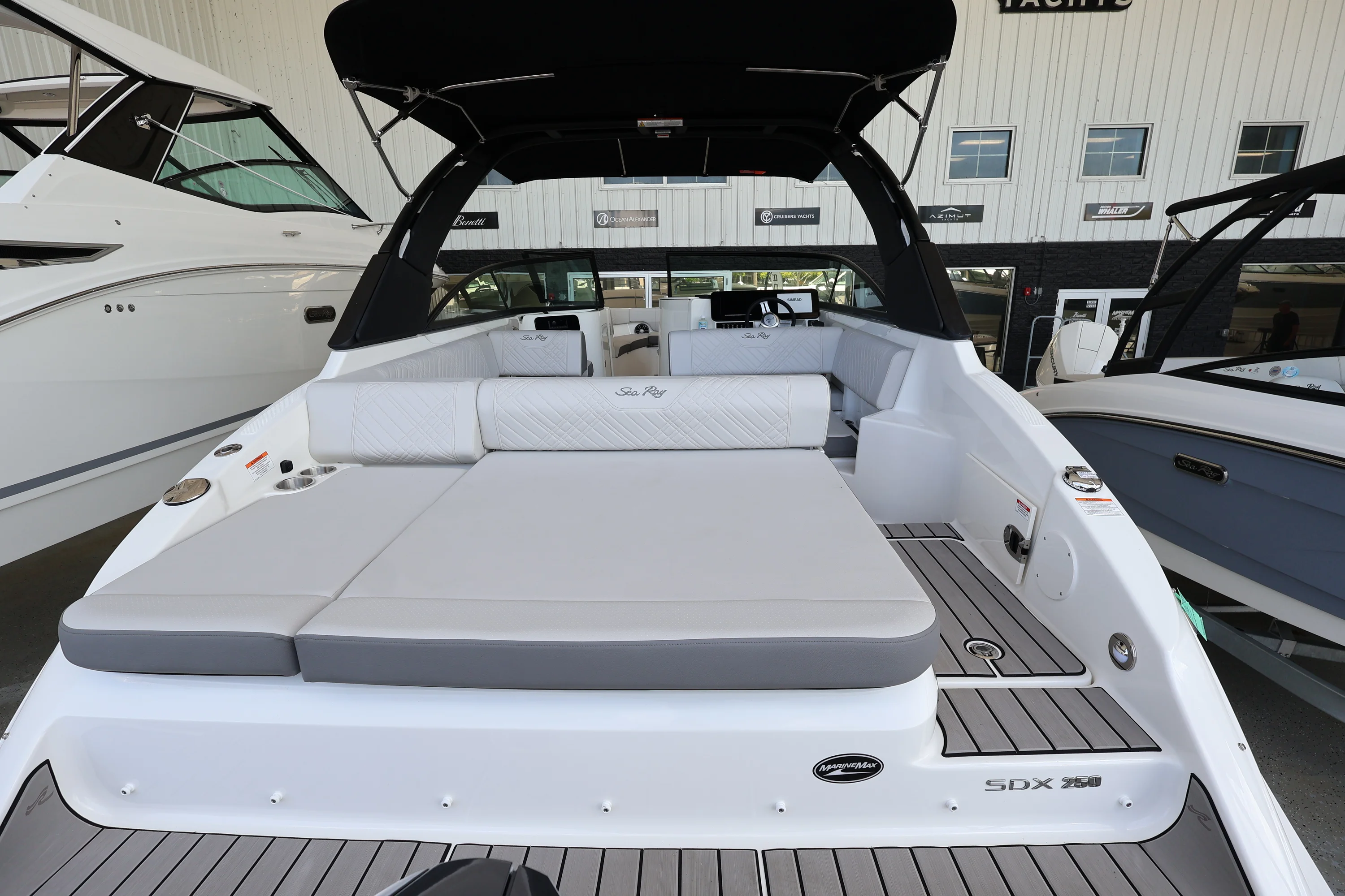 2026 Sea Ray SDX 250 Outboard Image Thumbnail #7