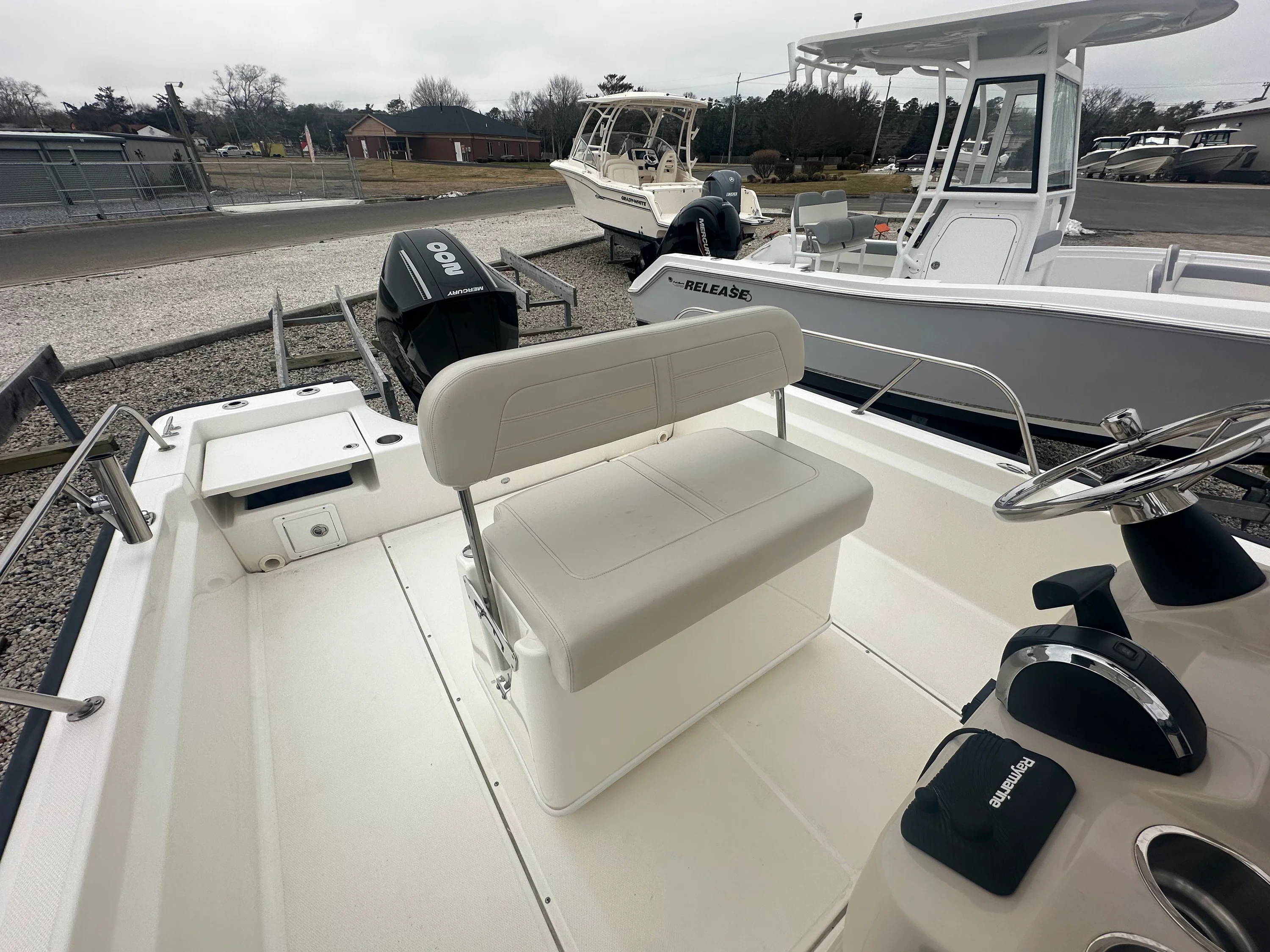 2022 Boston Whaler 210 MONTAUK Image Thumbnail #11