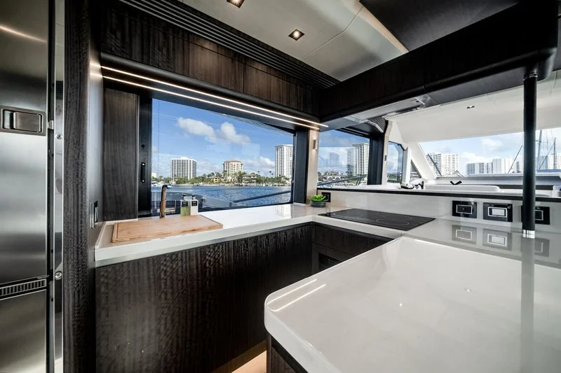 2024 Galeon 560 FLY Image Thumbnail #11