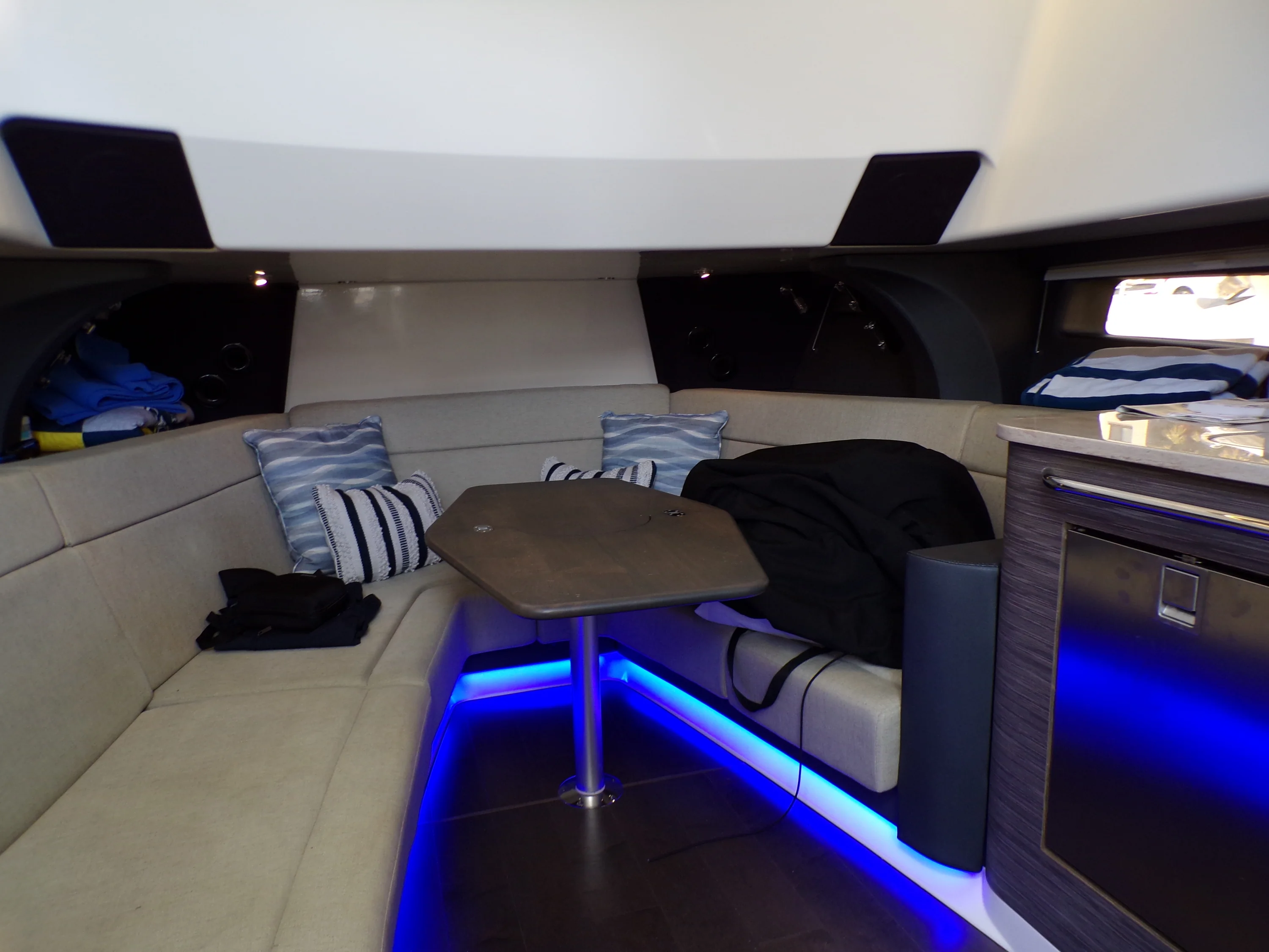 2018 Boston Whaler 420 Image Thumbnail #53