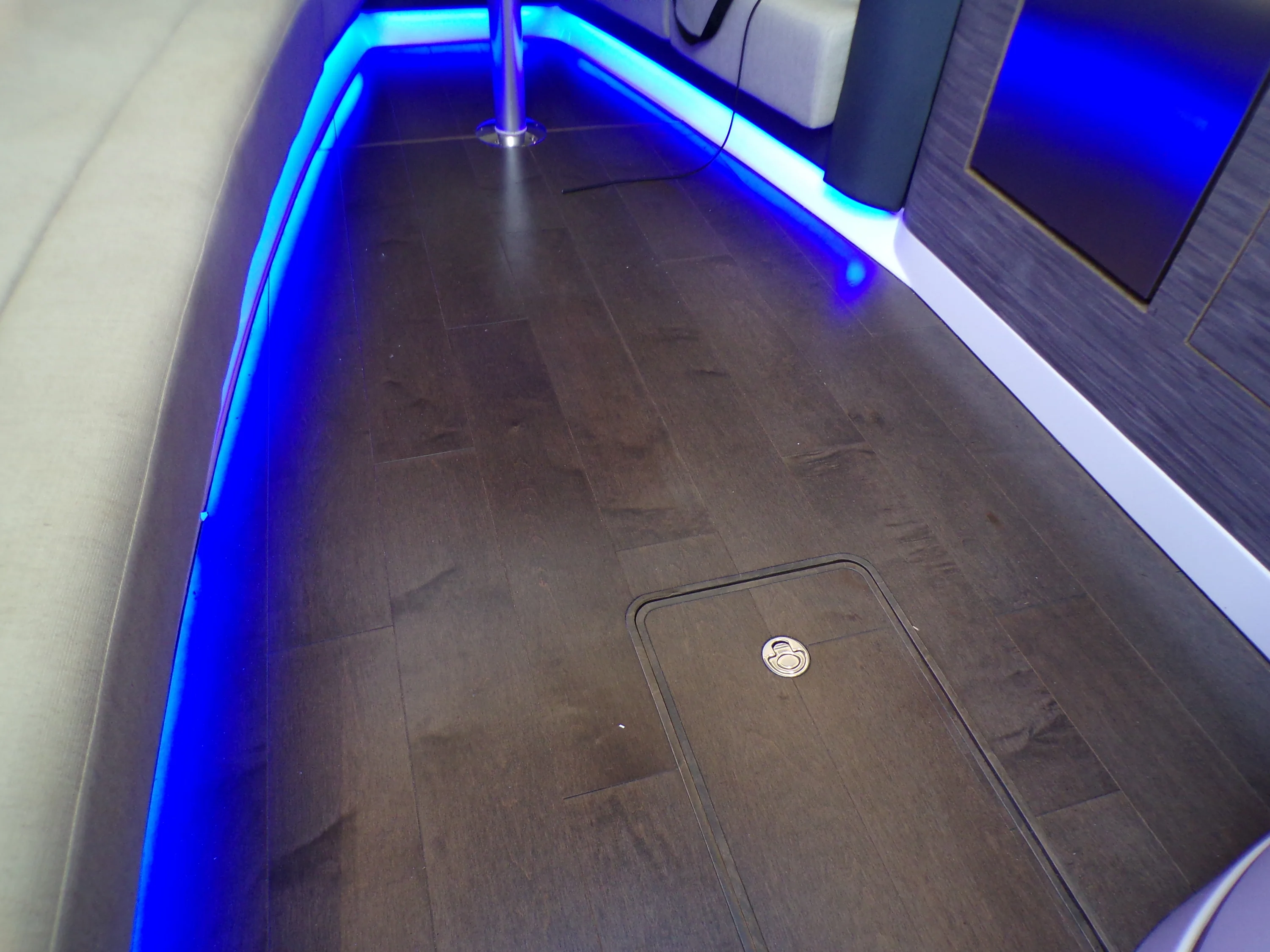 2018 Boston Whaler 420 Image Thumbnail #55