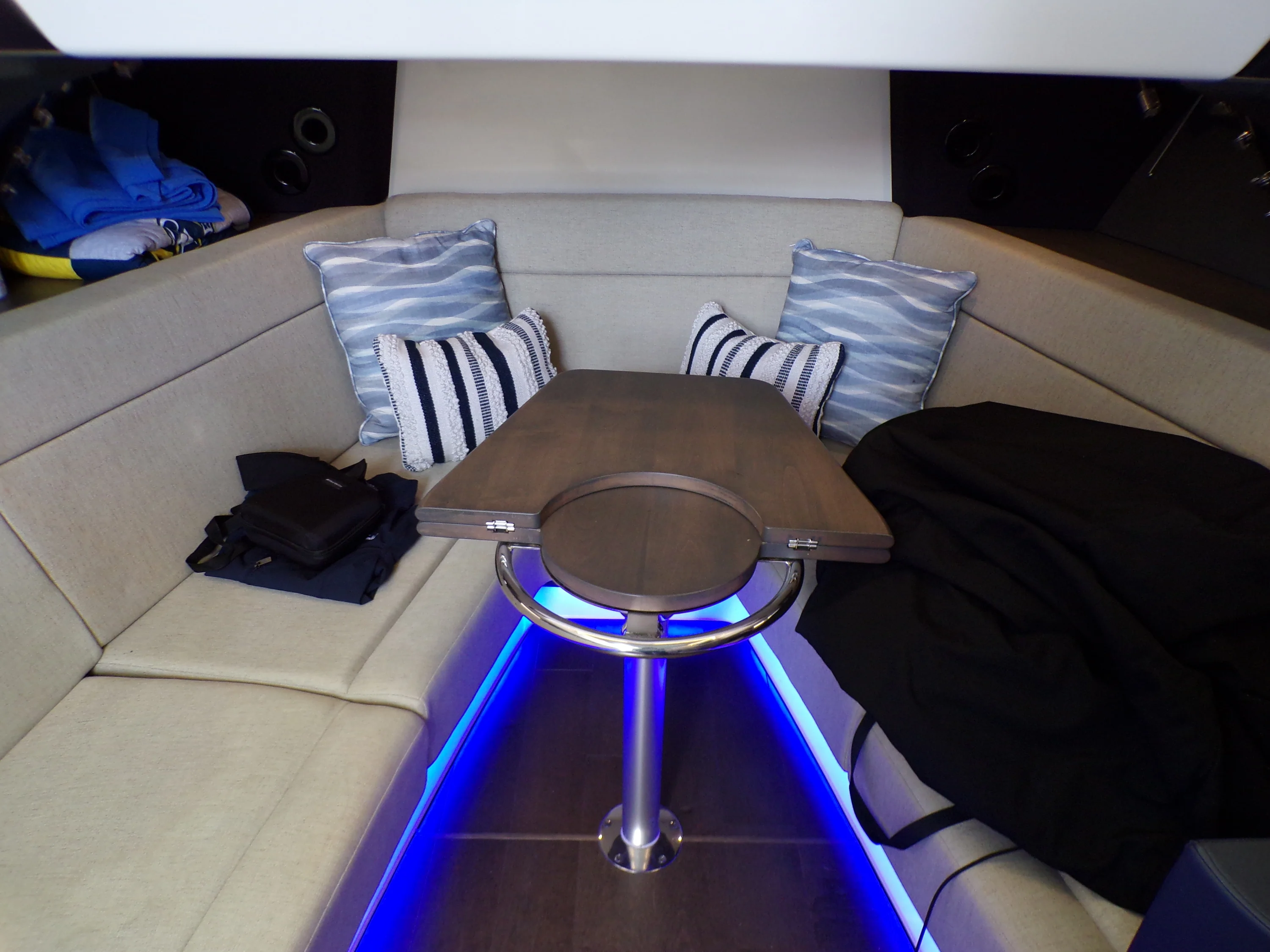 2018 Boston Whaler 420 Image Thumbnail #54