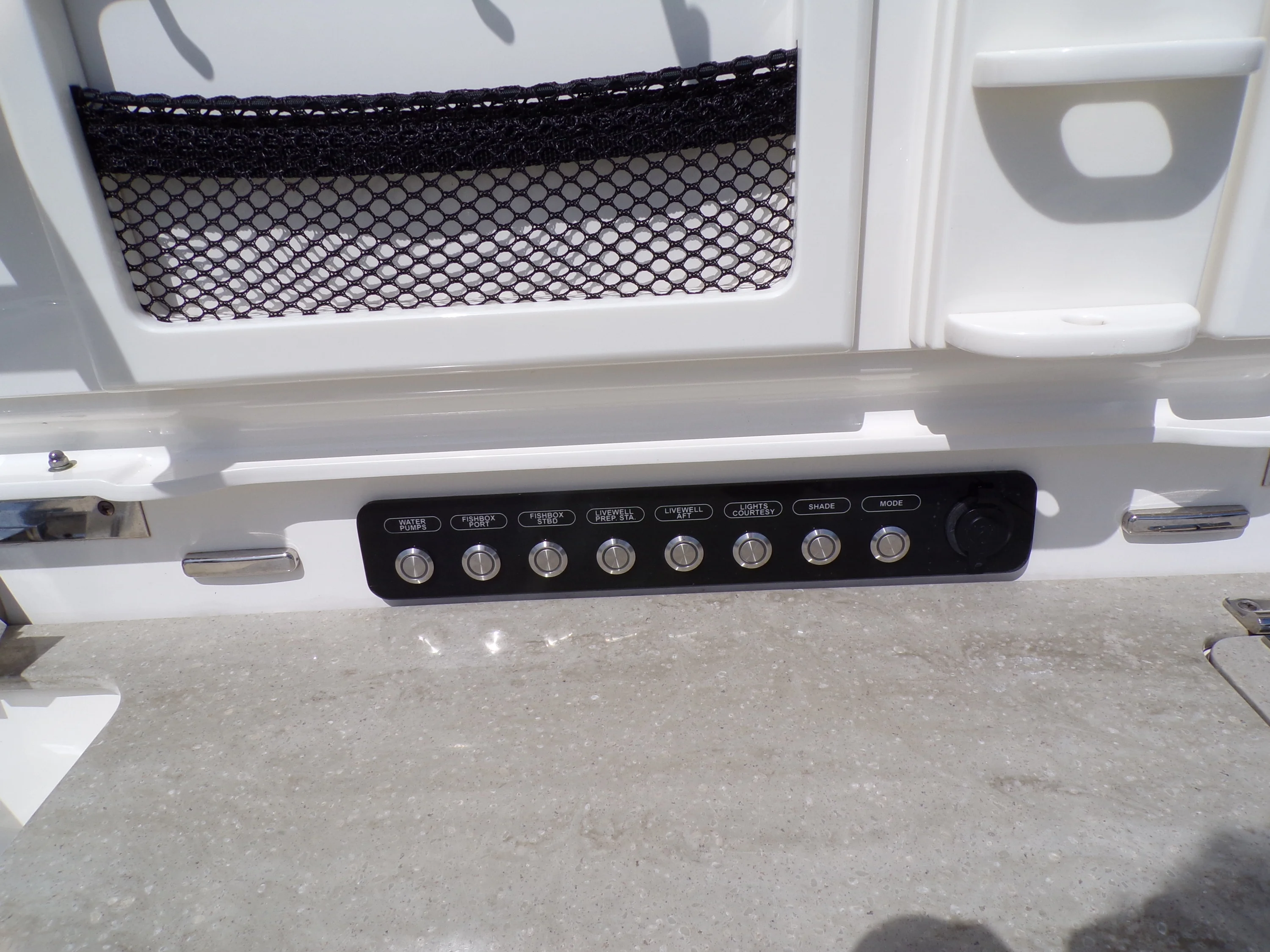 2018 Boston Whaler 420 Image Thumbnail #39