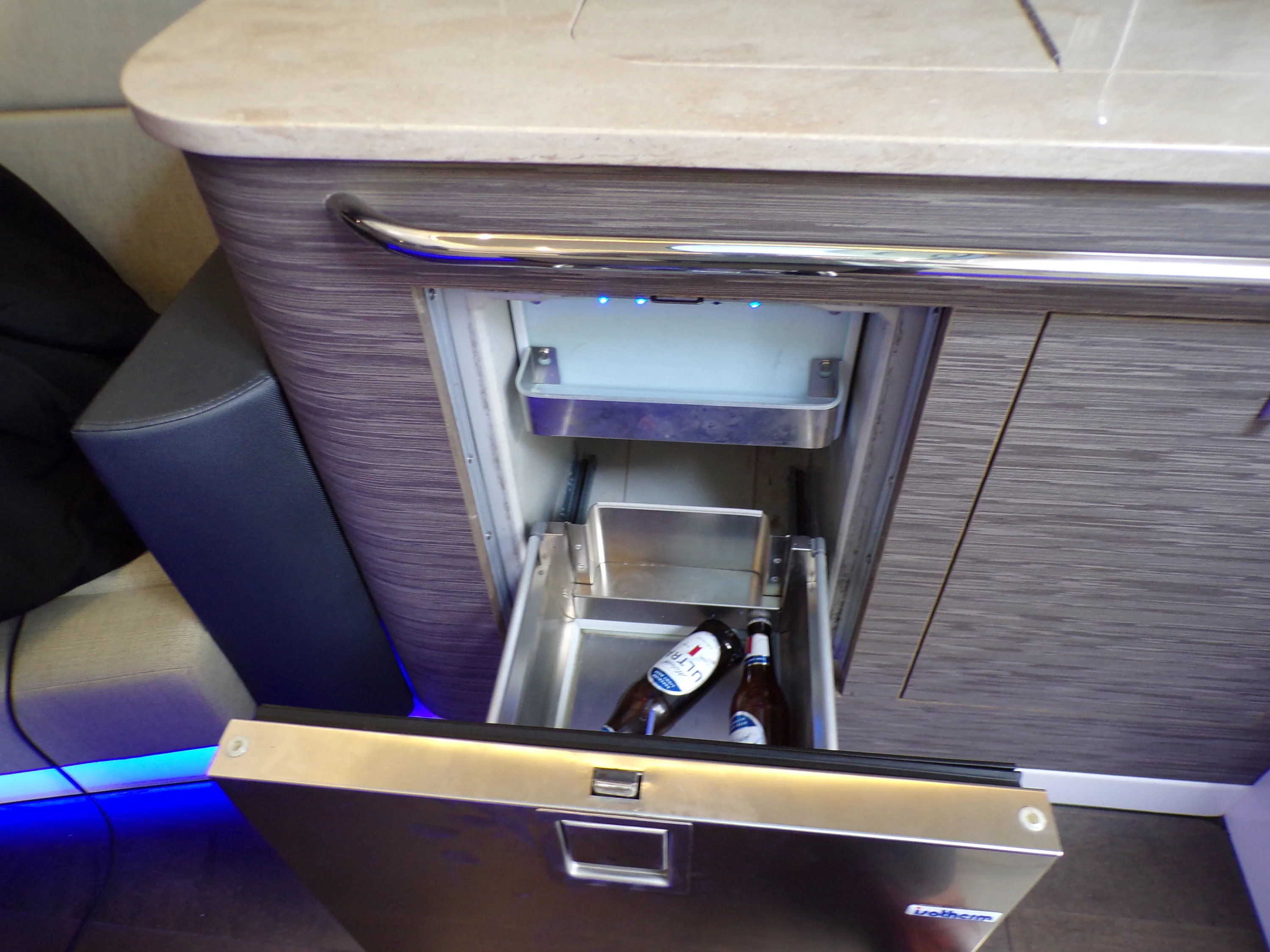 2018 Boston Whaler 420 Image Thumbnail #41