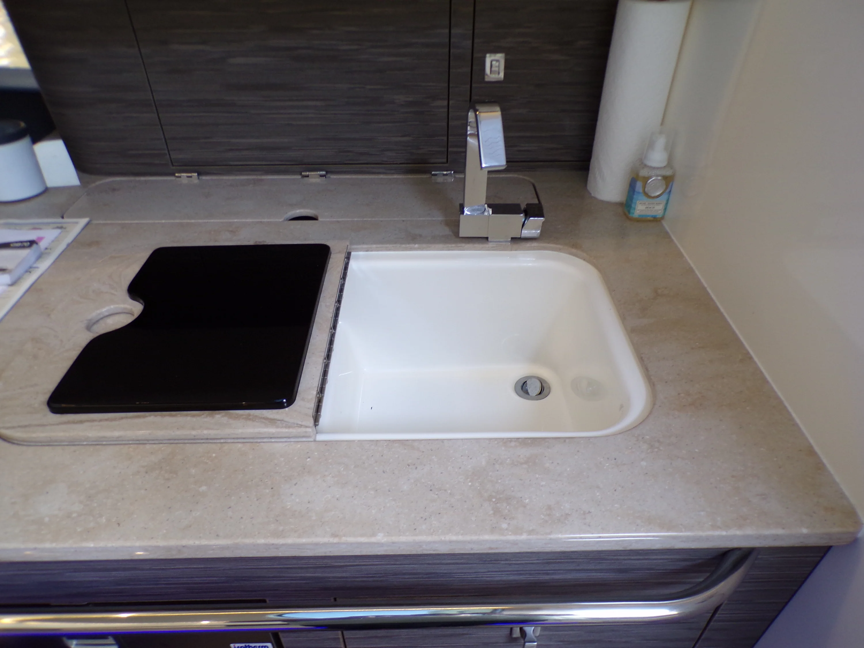 2018 Boston Whaler 420 Image Thumbnail #57