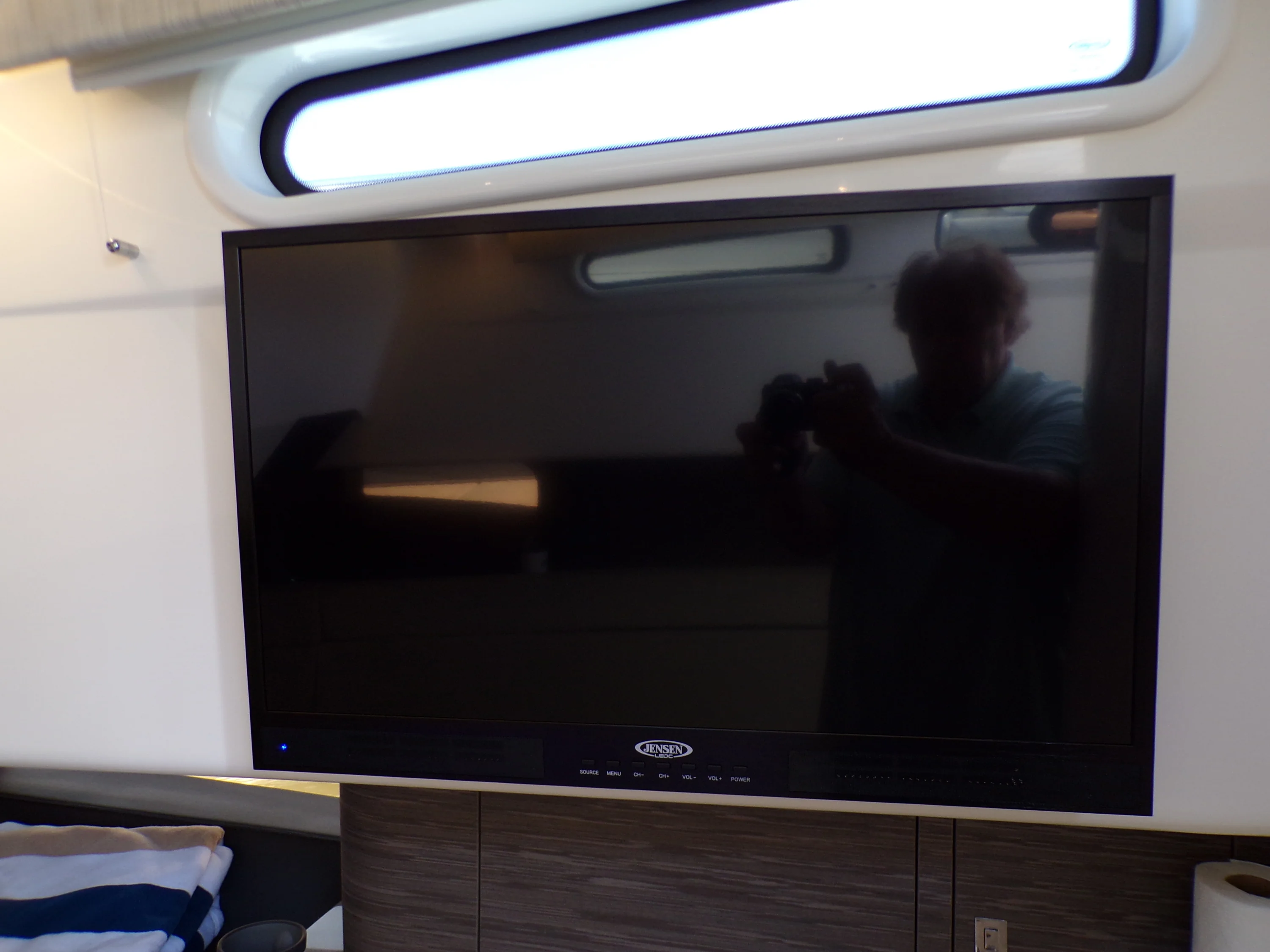 2018 Boston Whaler 420 Image Thumbnail #58