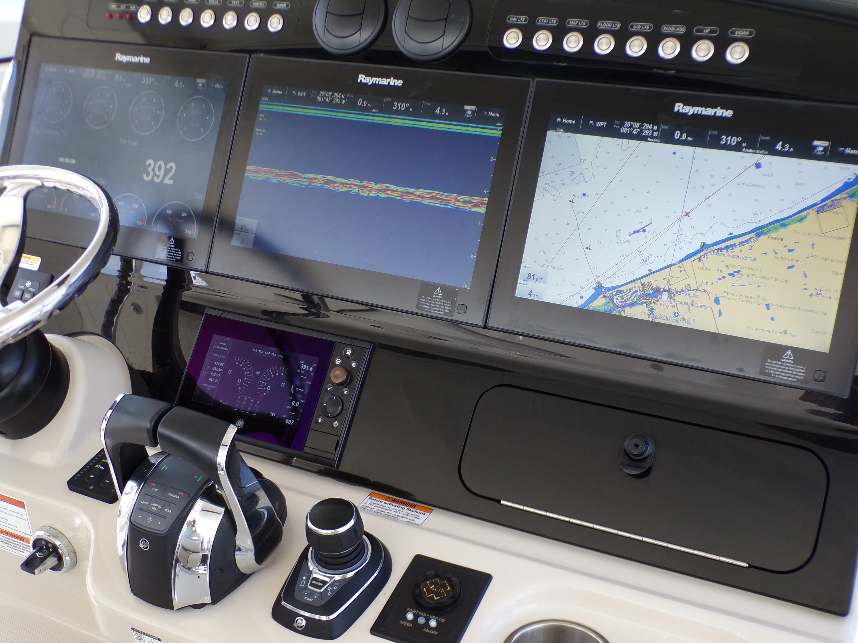 2018 Boston Whaler 420 Image Thumbnail #21