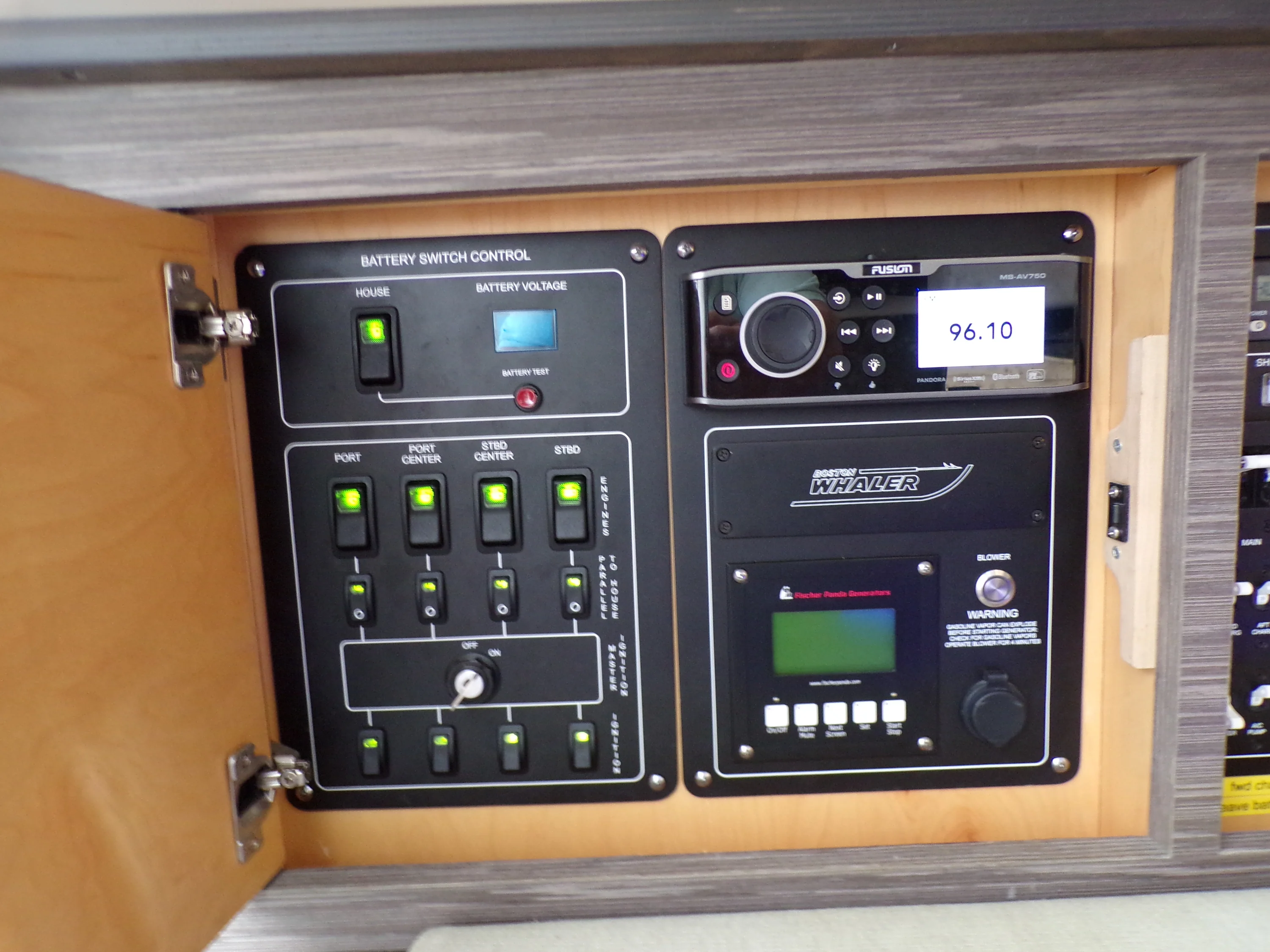 2018 Boston Whaler 420 Image Thumbnail #59