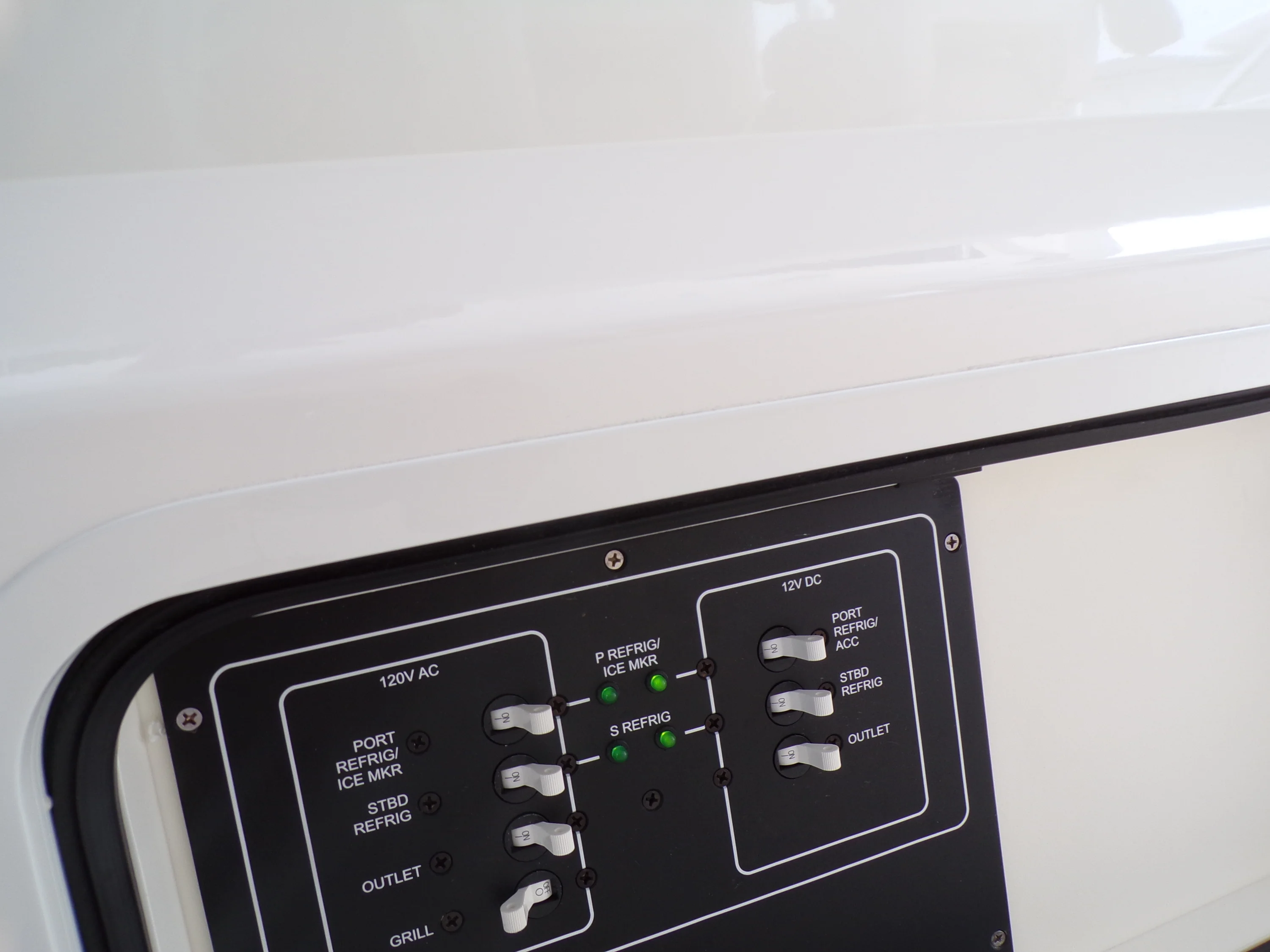 2018 Boston Whaler 420 Image Thumbnail #71