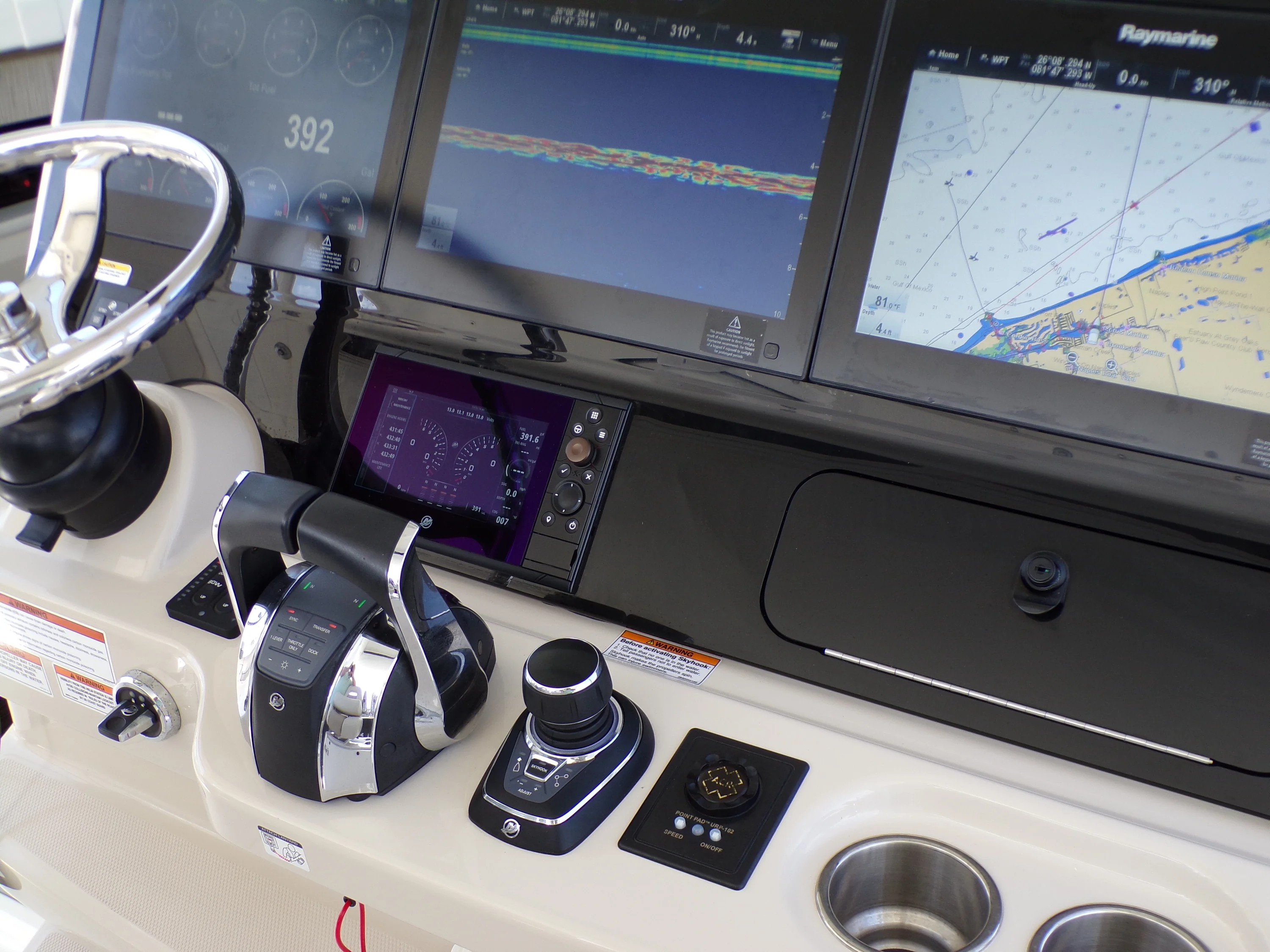 2018 Boston Whaler 420 Image Thumbnail #19