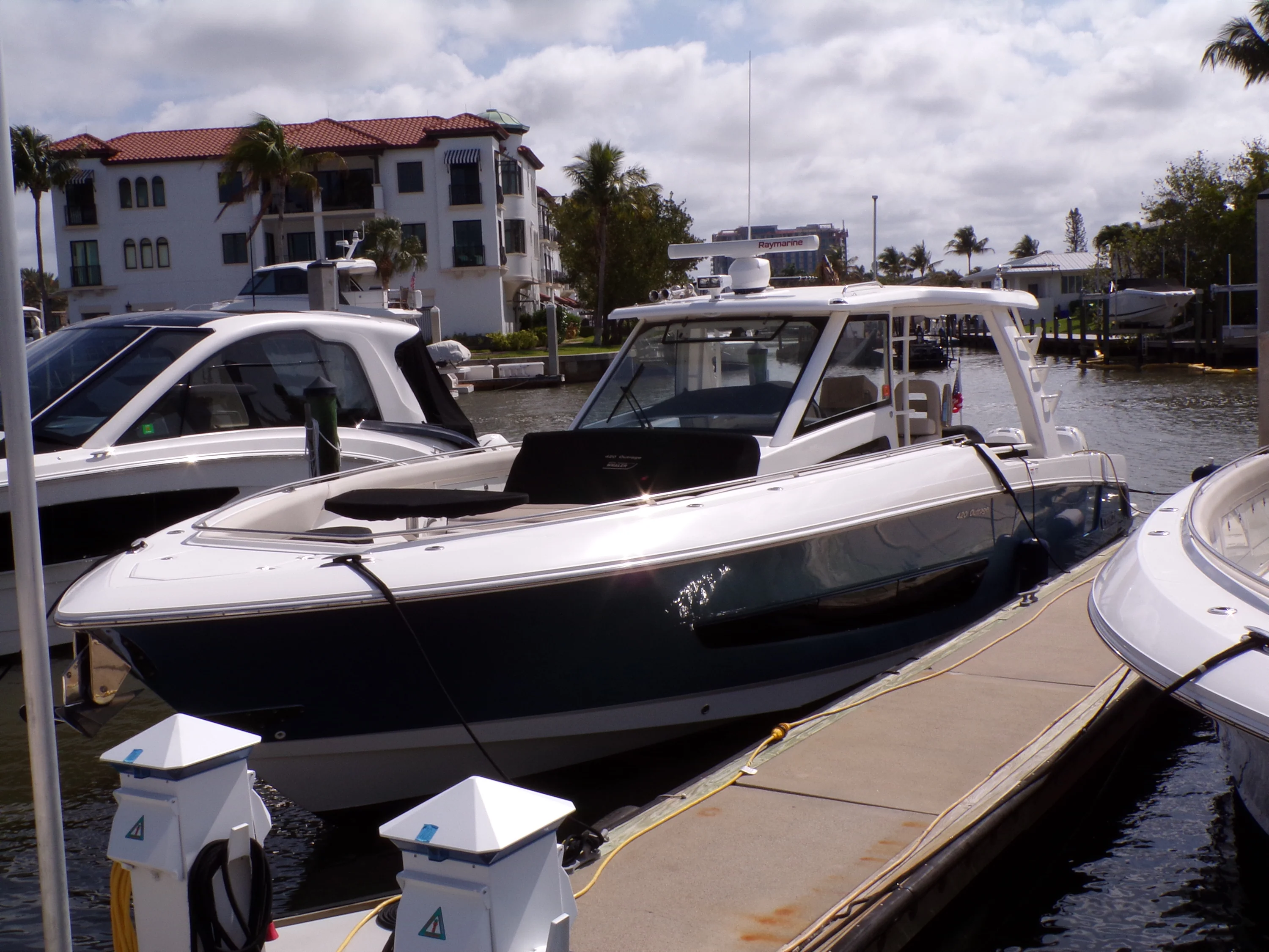 2018 Boston Whaler 420 Image Thumbnail #4