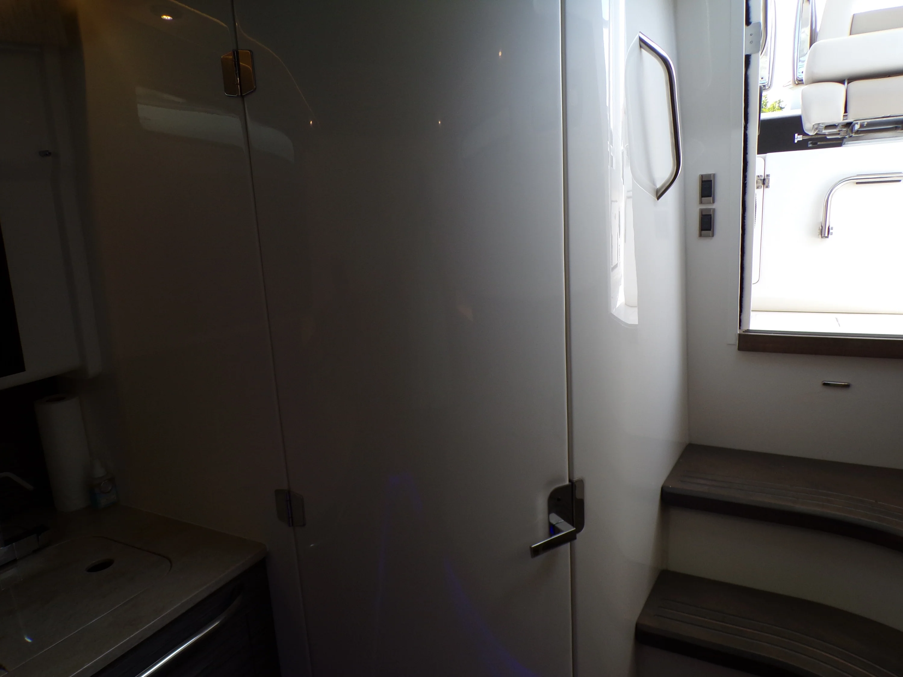 2018 Boston Whaler 420 Image Thumbnail #63