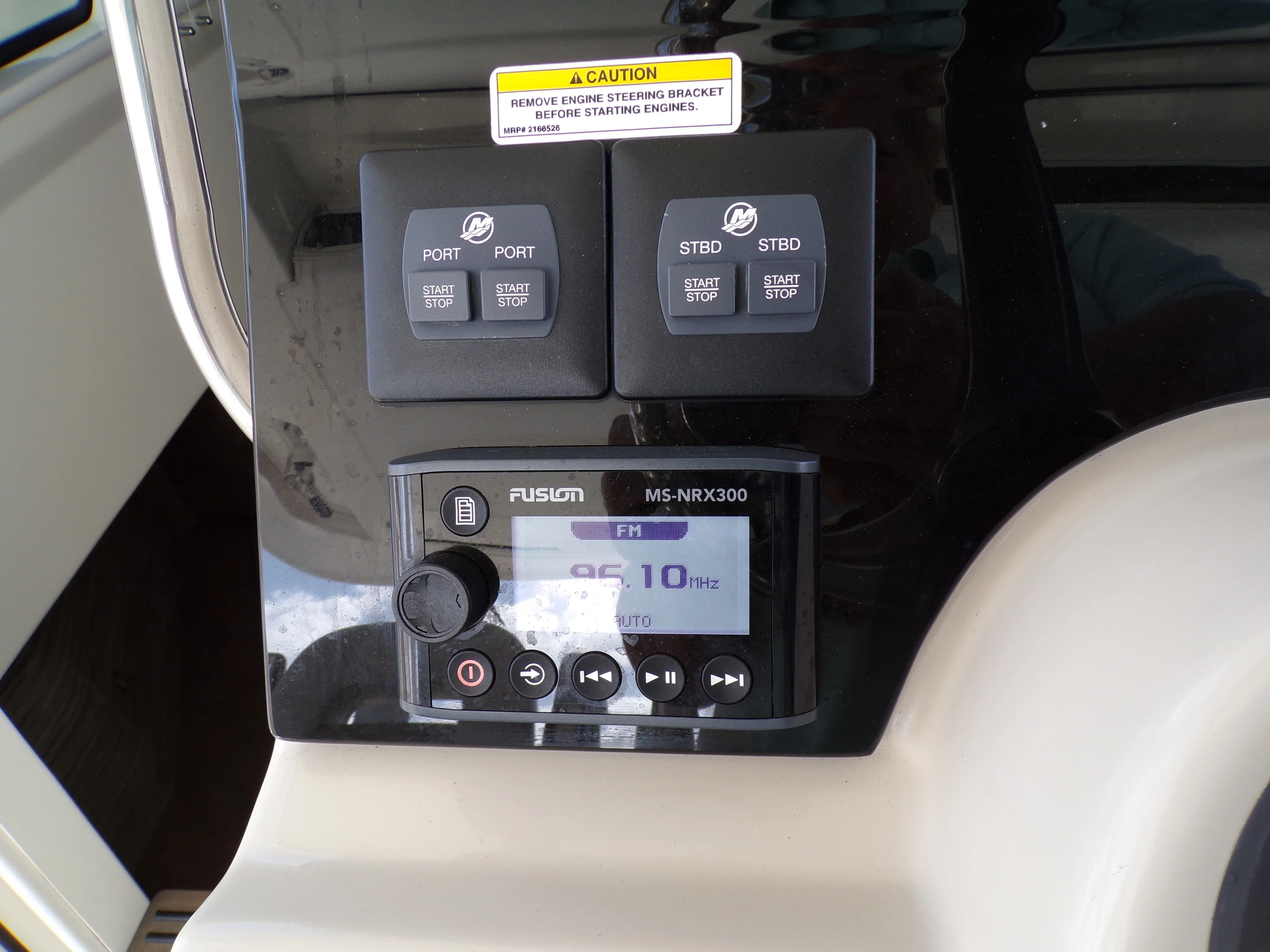 2018 Boston Whaler 420 Image Thumbnail #26