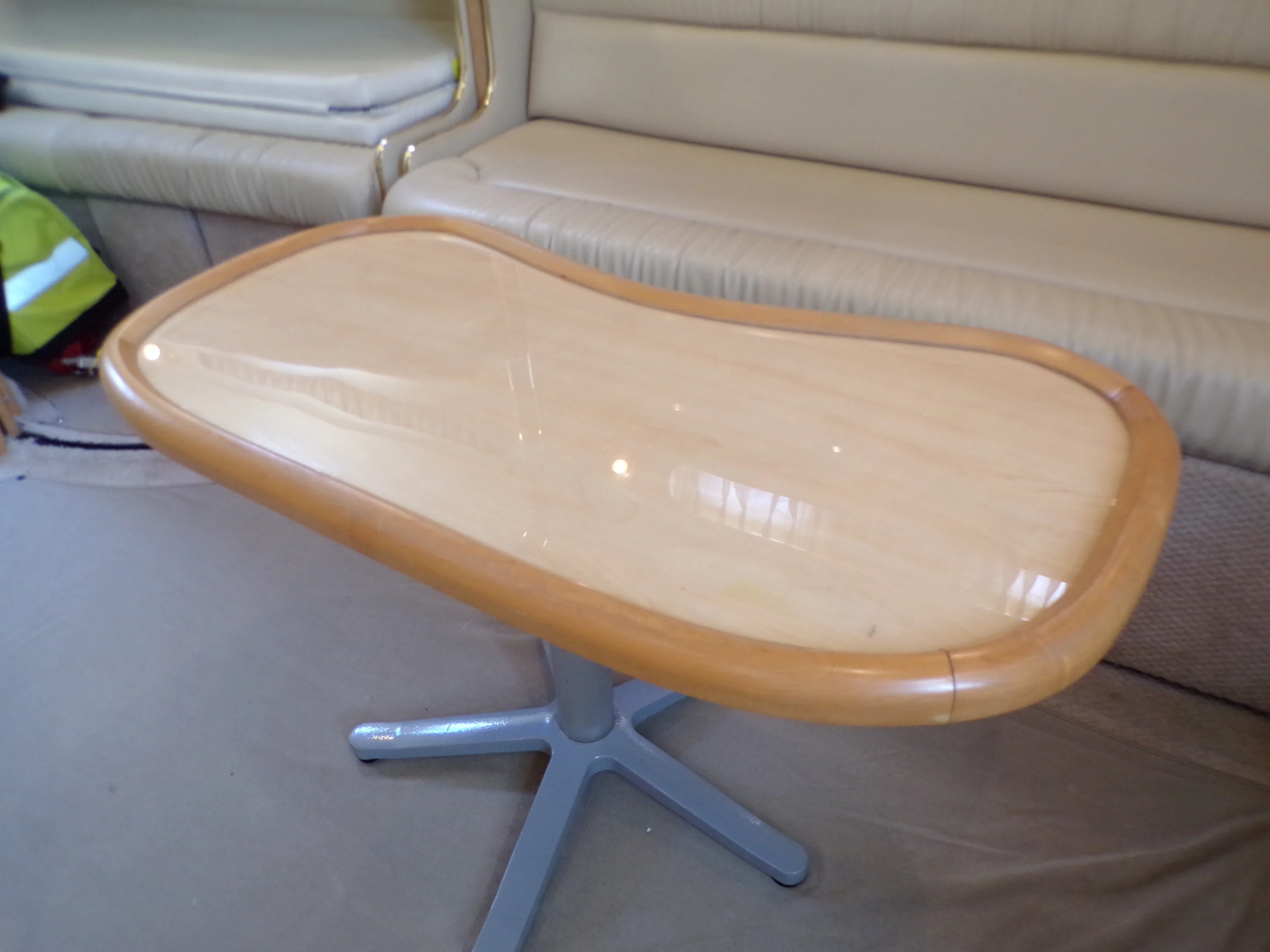 2000 Sea Ray 410 EXPRESS Image Thumbnail #51