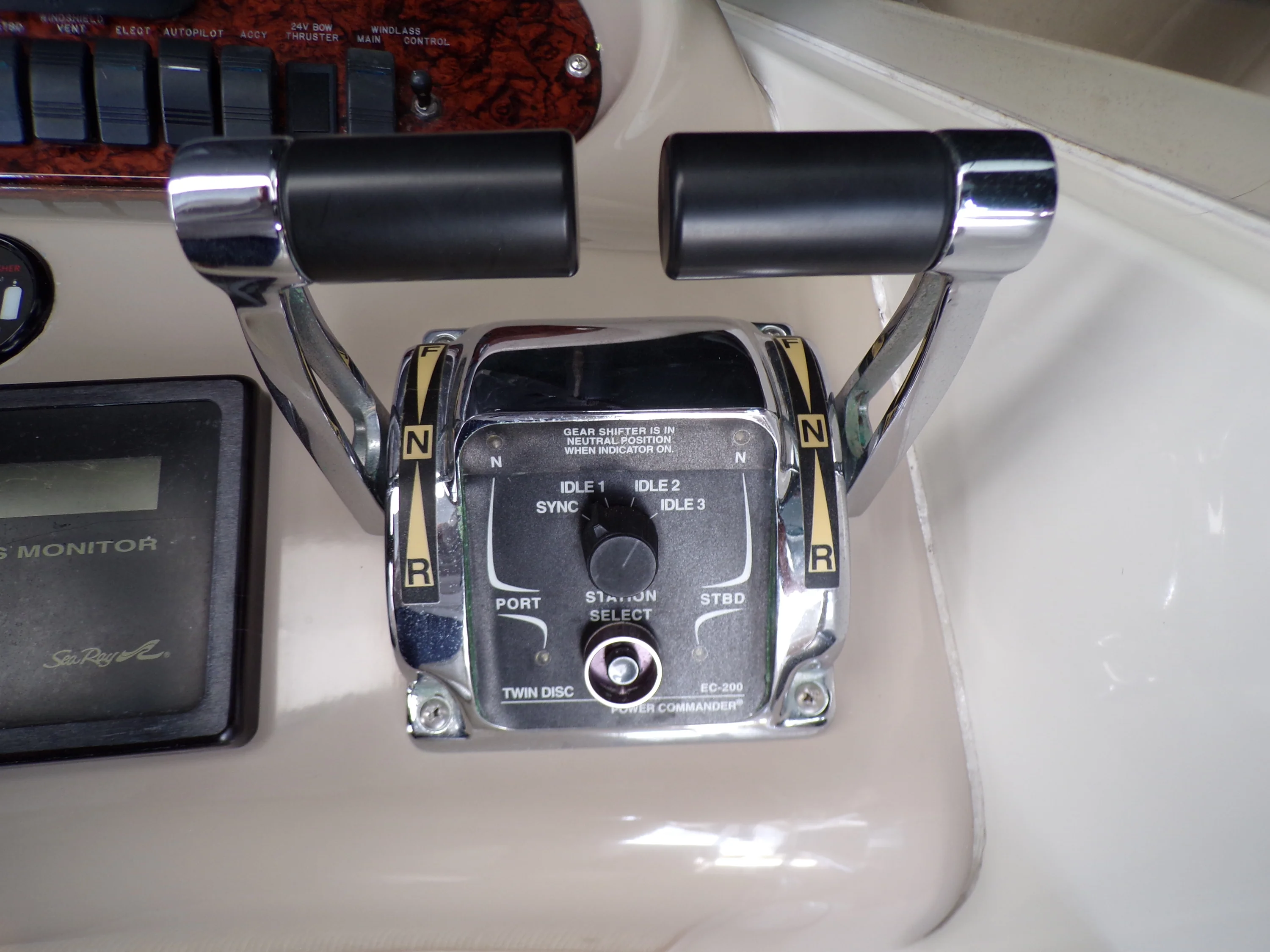 2000 Sea Ray 410 EXPRESS Image Thumbnail #38