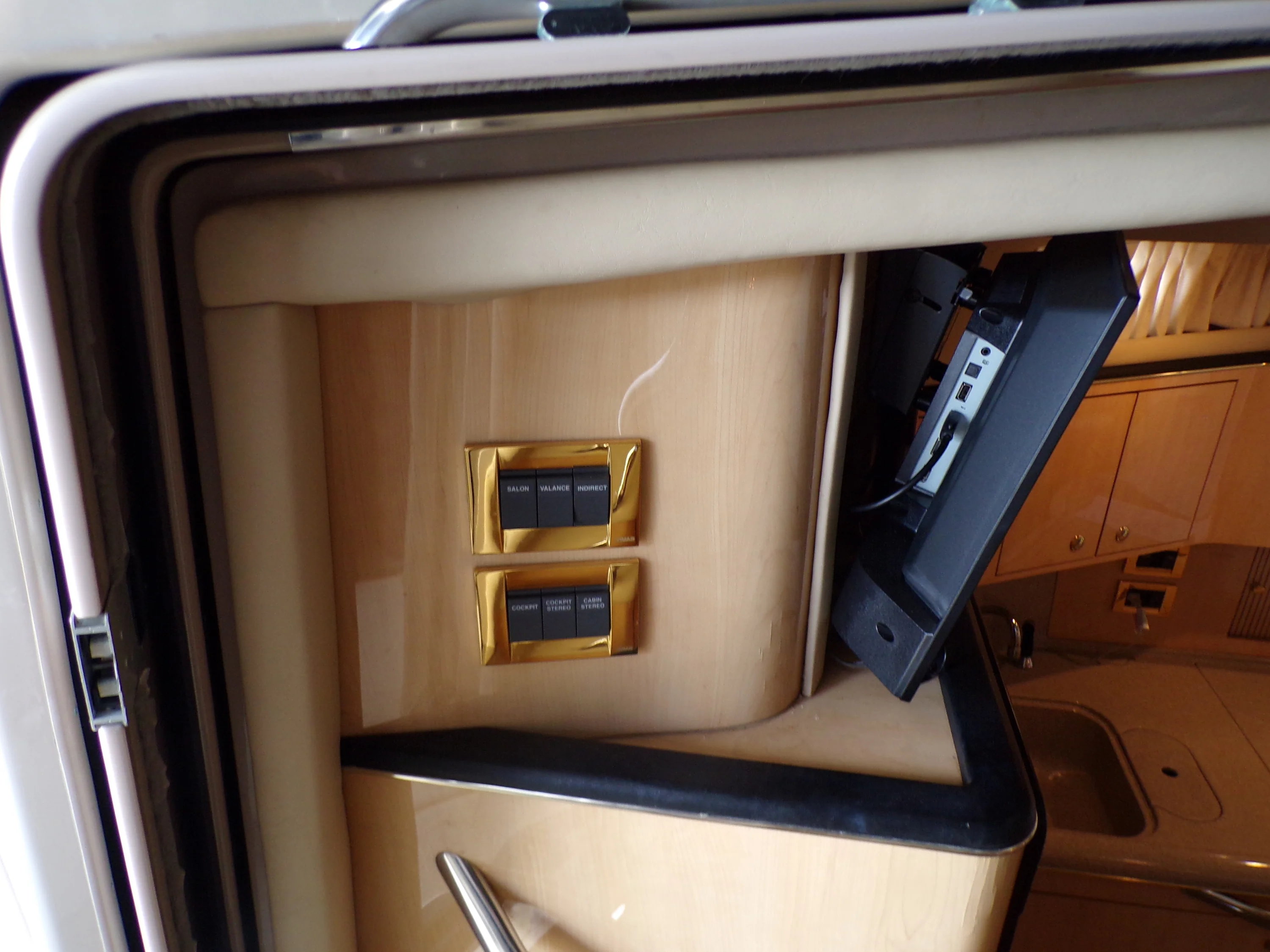 2000 Sea Ray 410 EXPRESS Image Thumbnail #94