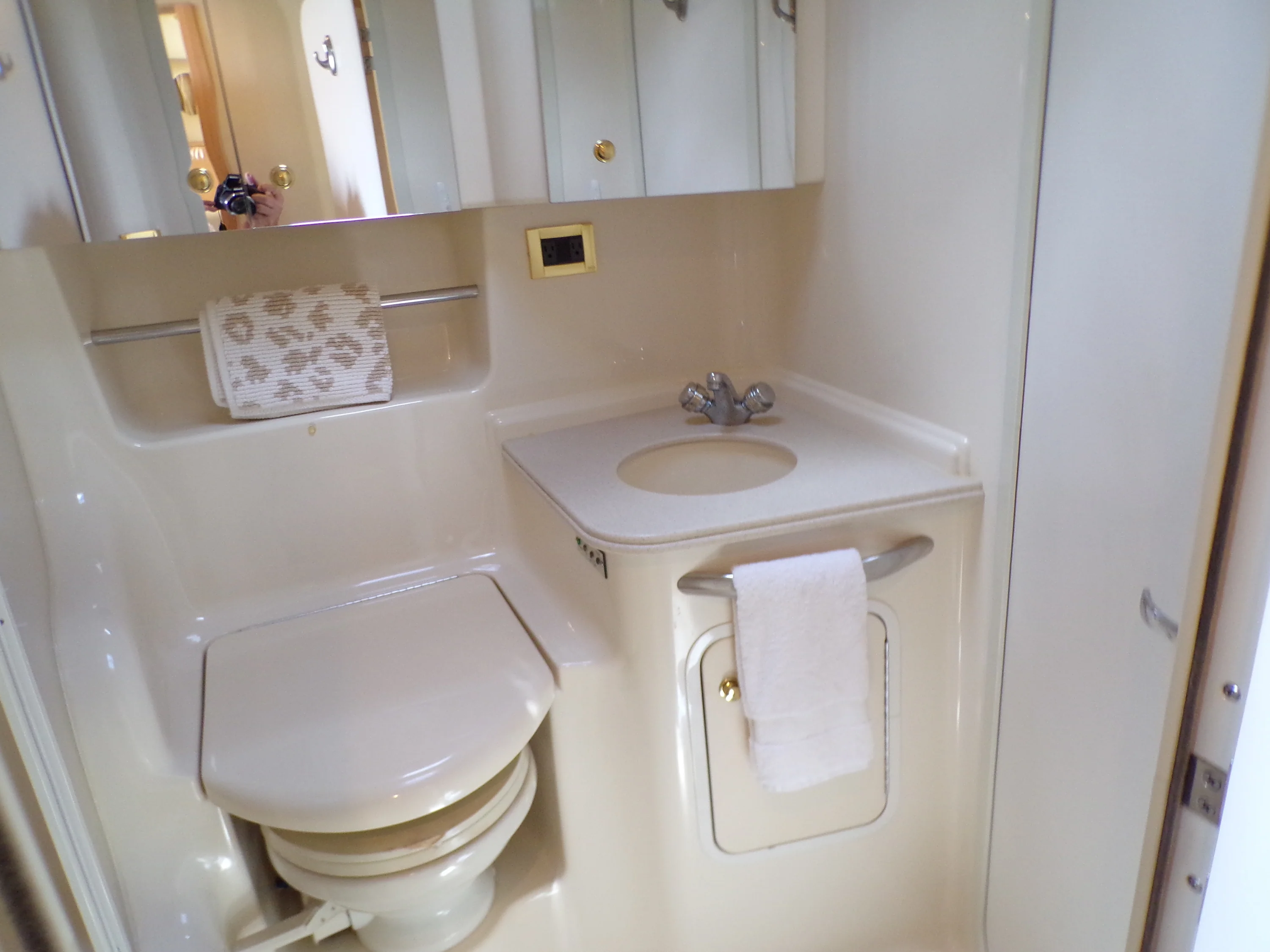 2000 Sea Ray 410 EXPRESS Image Thumbnail #52