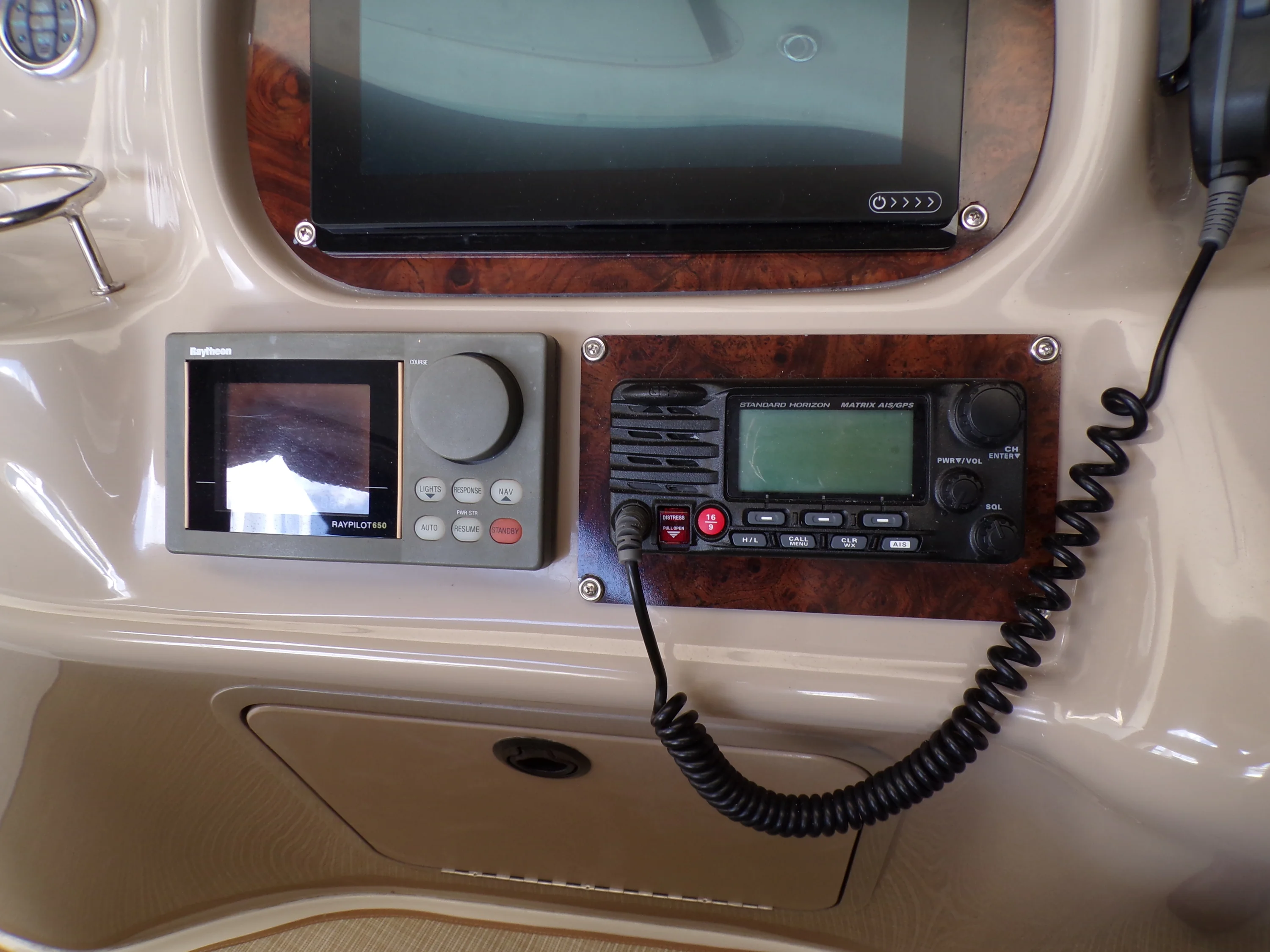 2000 Sea Ray 410 EXPRESS Image Thumbnail #21