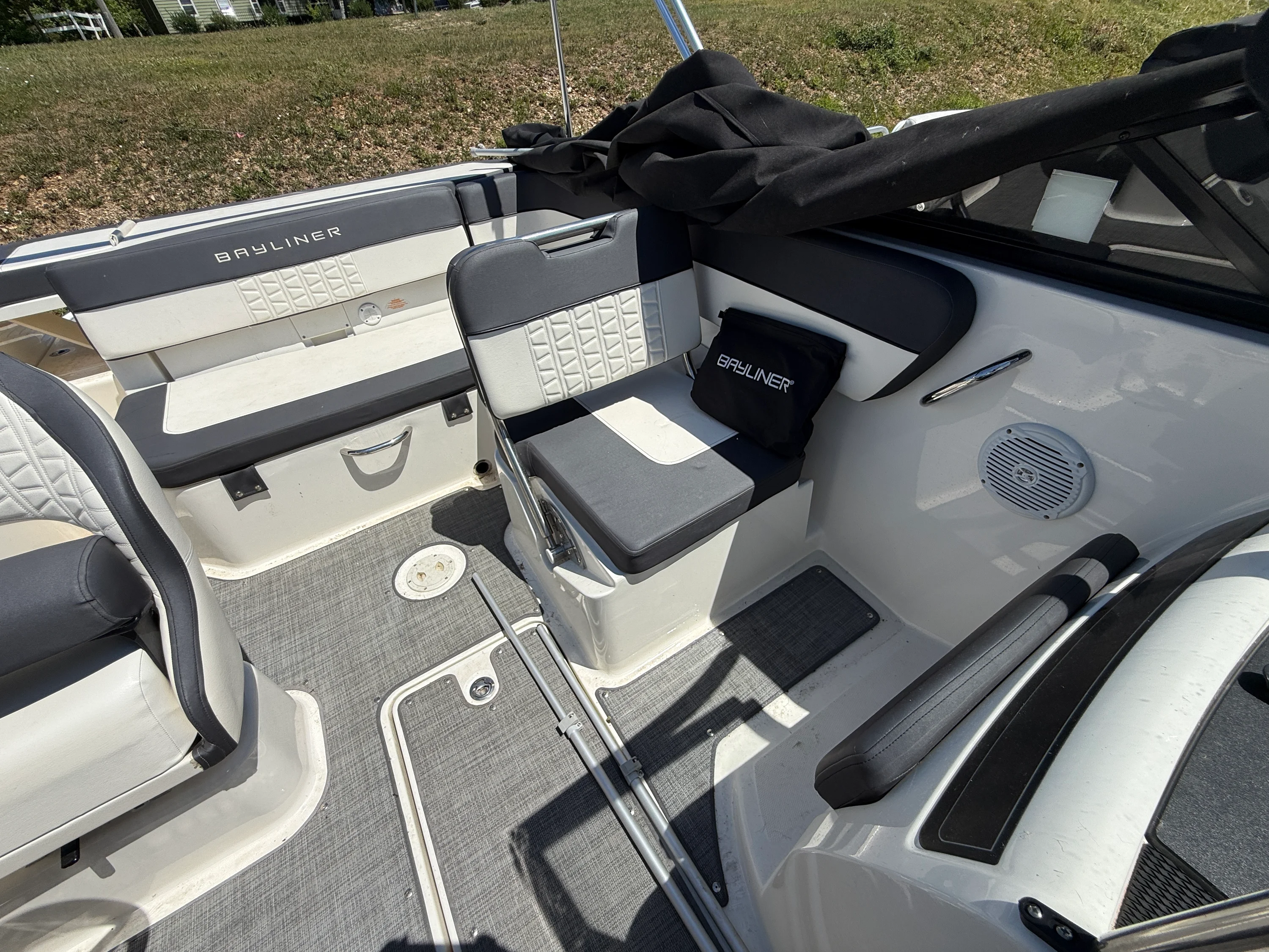 2019 Bayliner VR5 Image Thumbnail #6