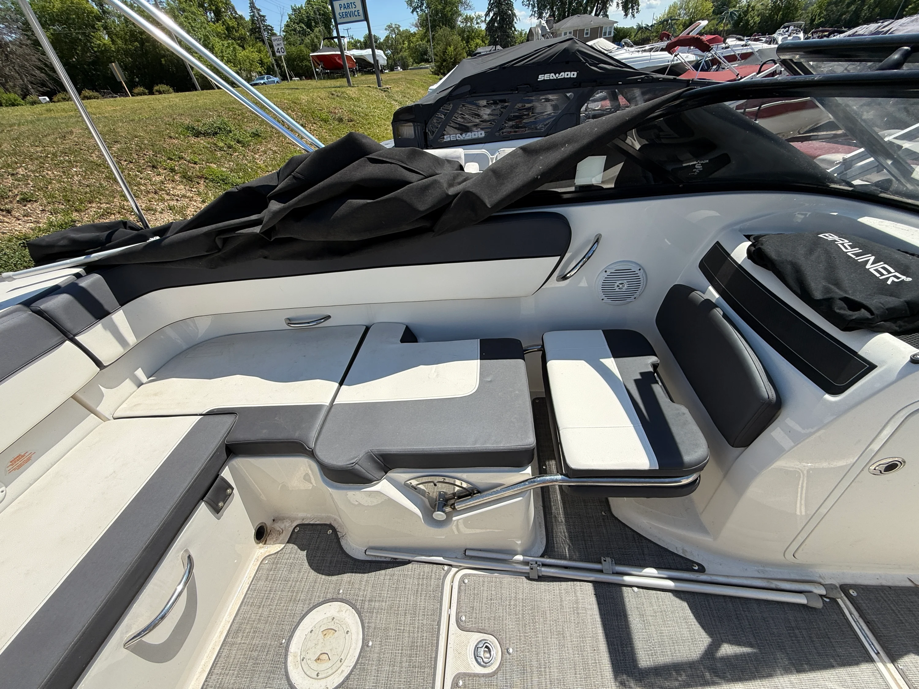 2019 Bayliner VR5 Image Thumbnail #11