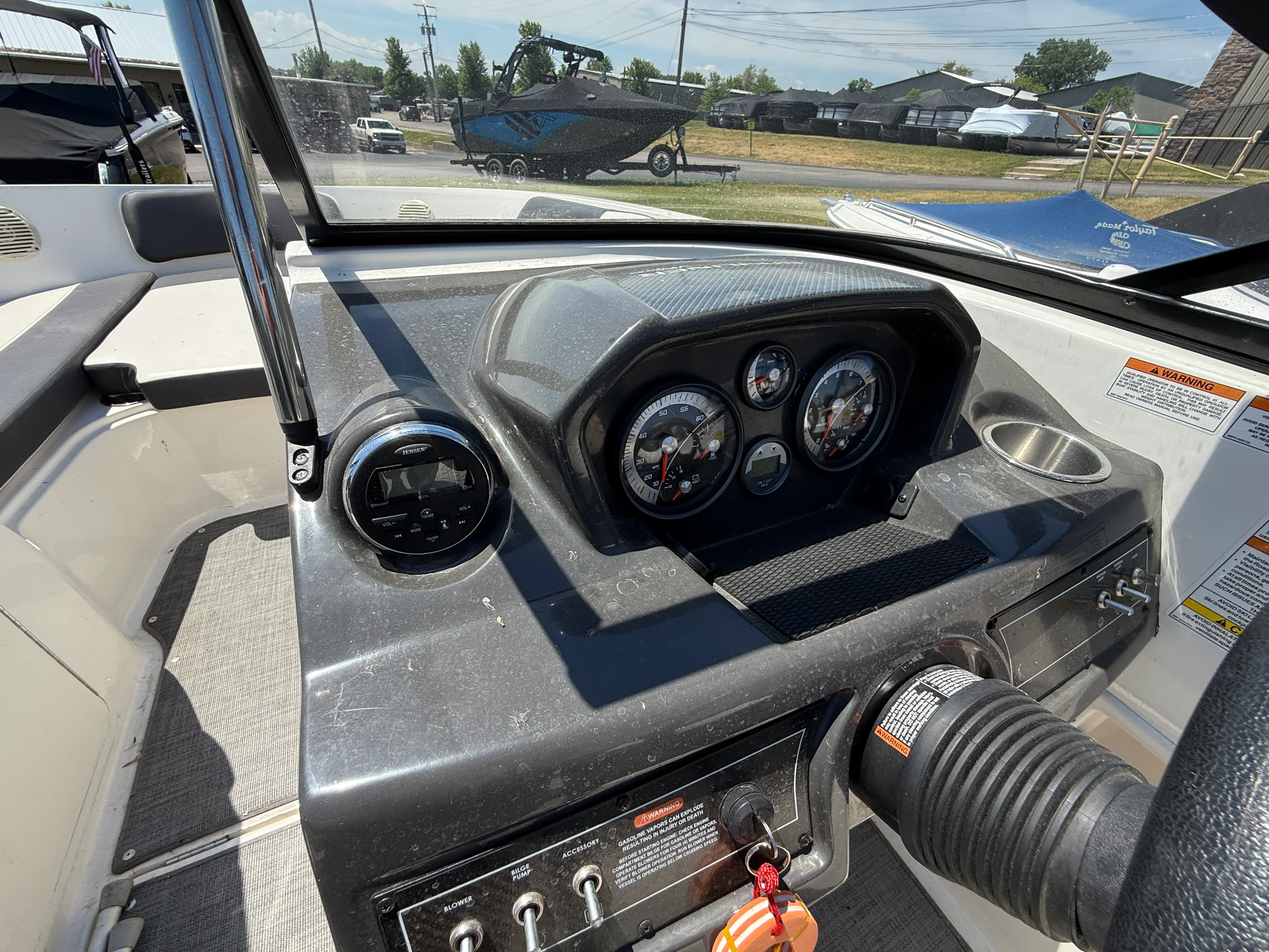 2019 Bayliner VR5 Image Thumbnail #13