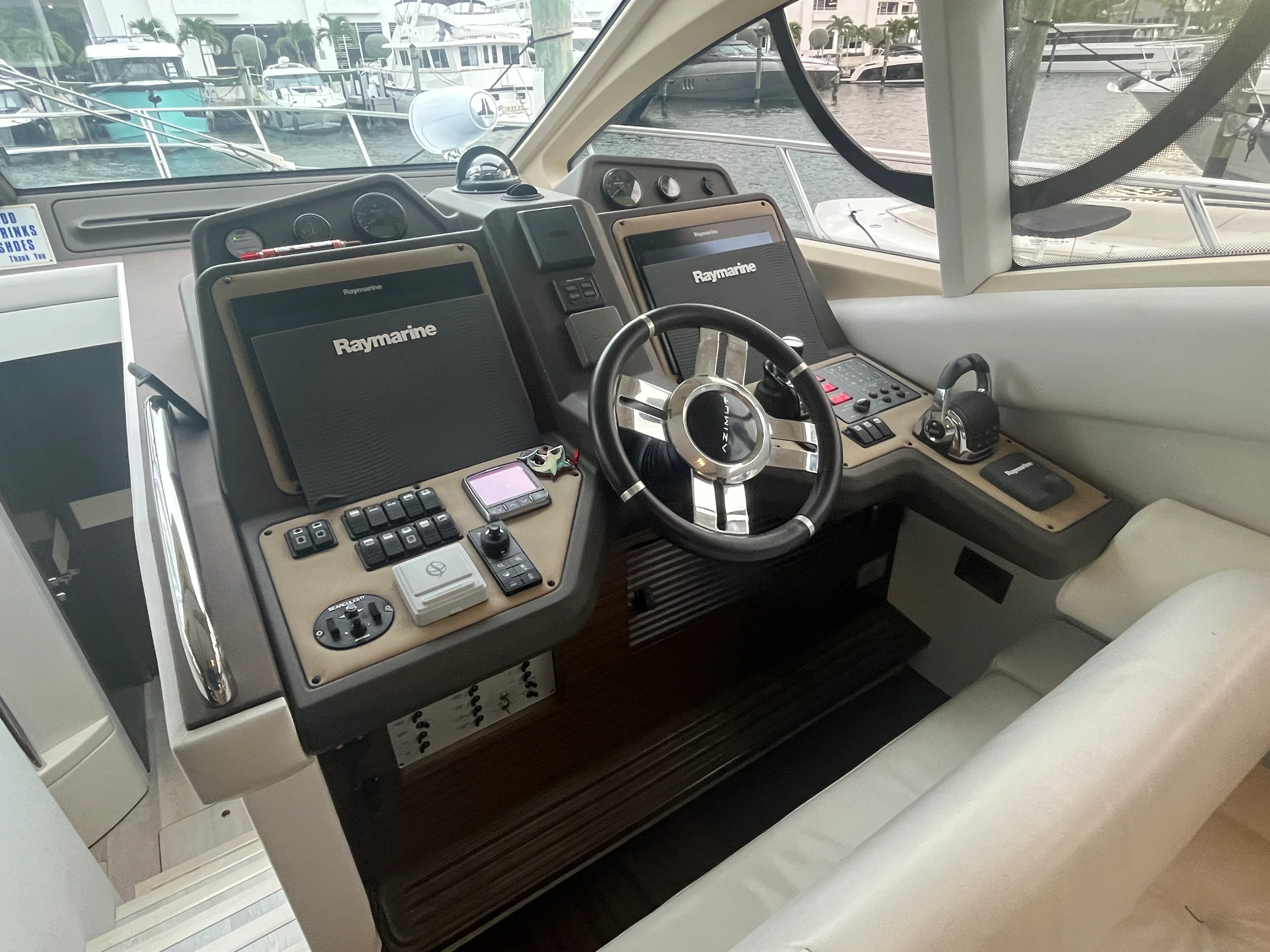 2015 Azimut 54 FLY Image Thumbnail #5