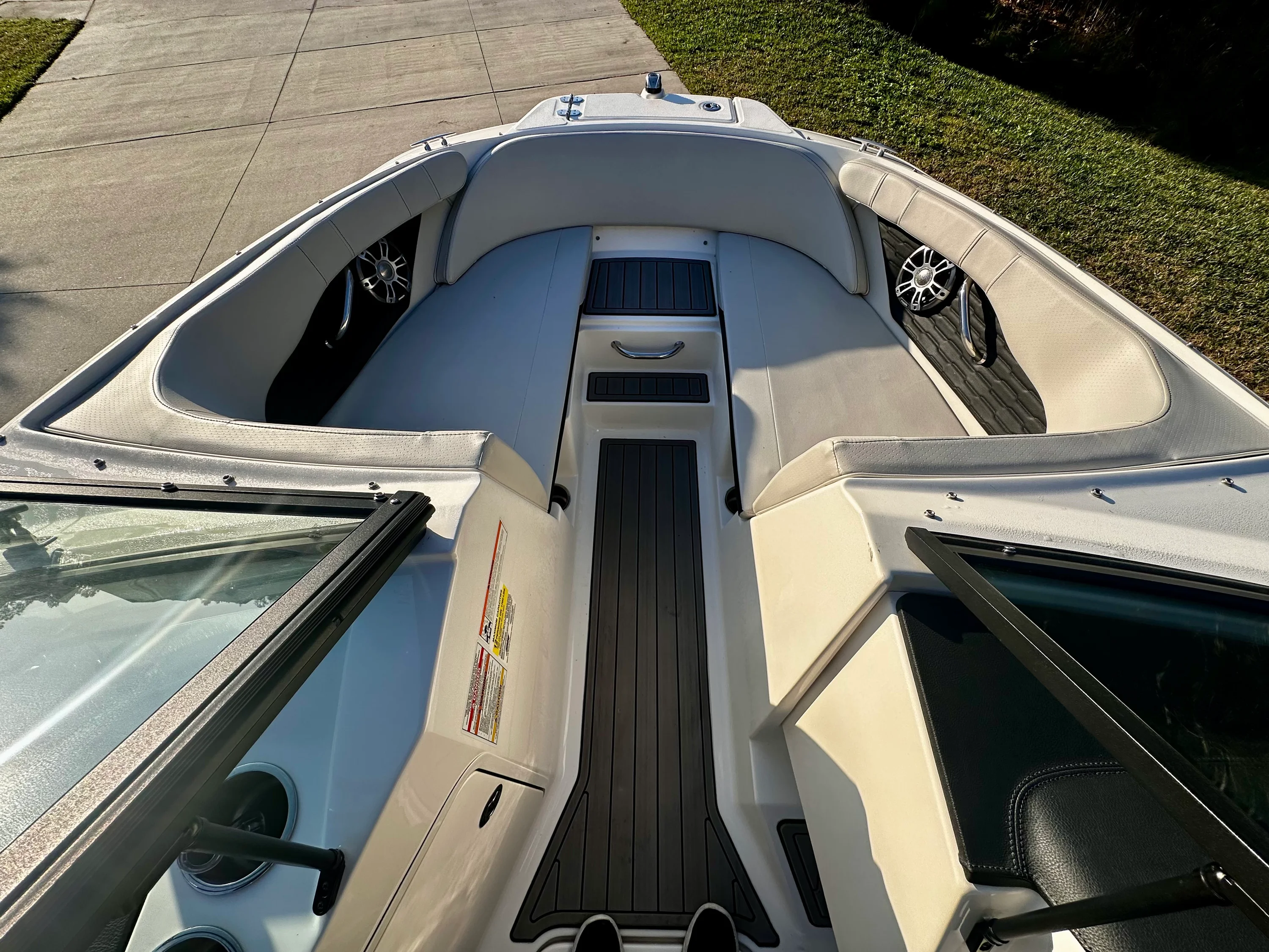 2023 Sea Ray 210 SPX OB Image Thumbnail #13