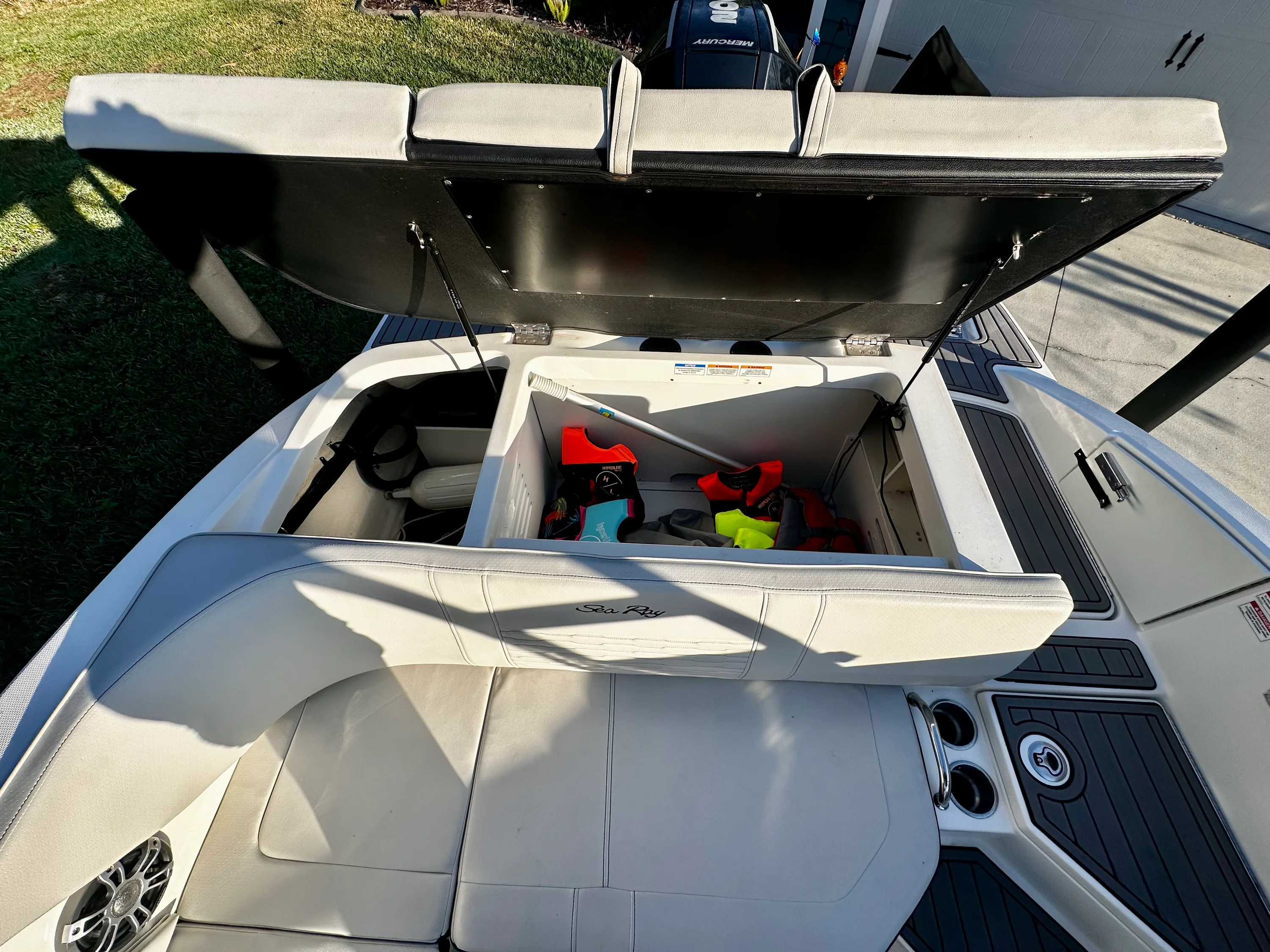 2023 Sea Ray 210 SPX OB Image Thumbnail #16