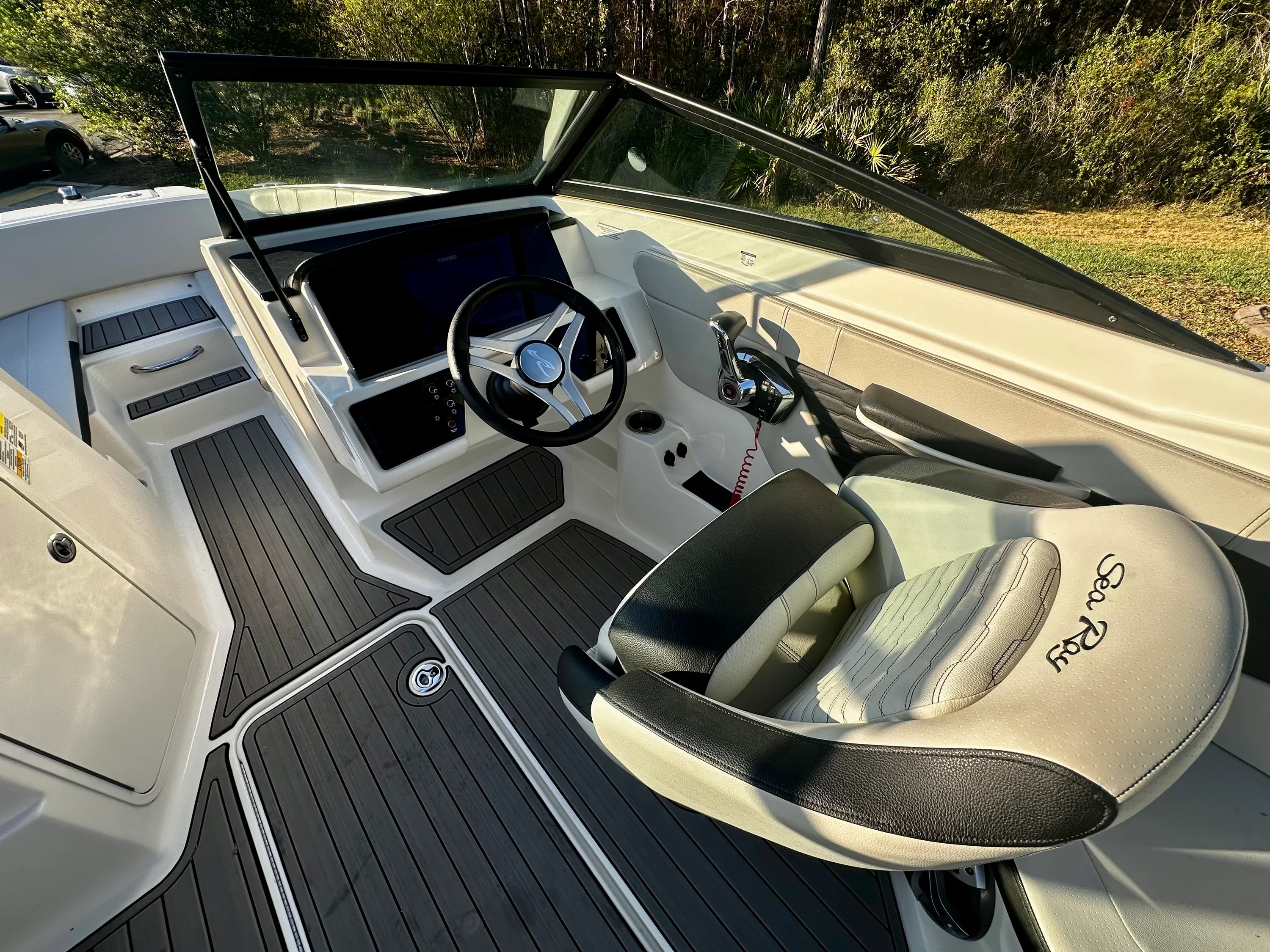 2023 Sea Ray 210 SPX OB Image Thumbnail #12