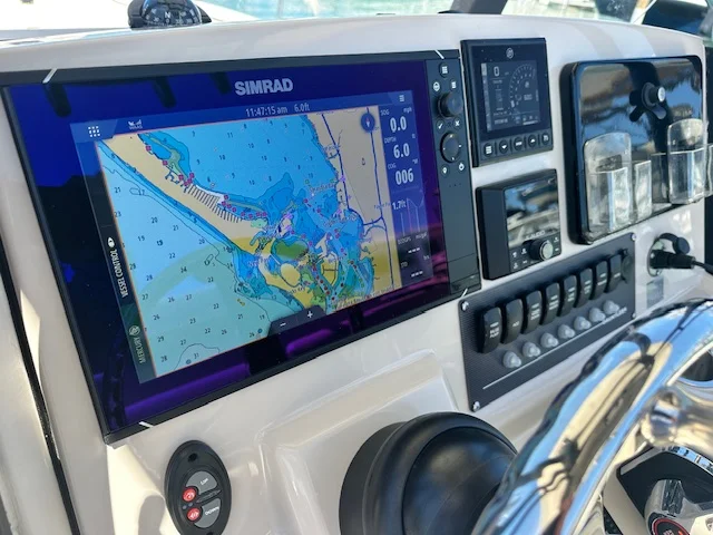 2025 Boston Whaler 250 Dauntless Image Thumbnail #15