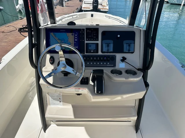 2025 Boston Whaler 250 Dauntless Image Thumbnail #13