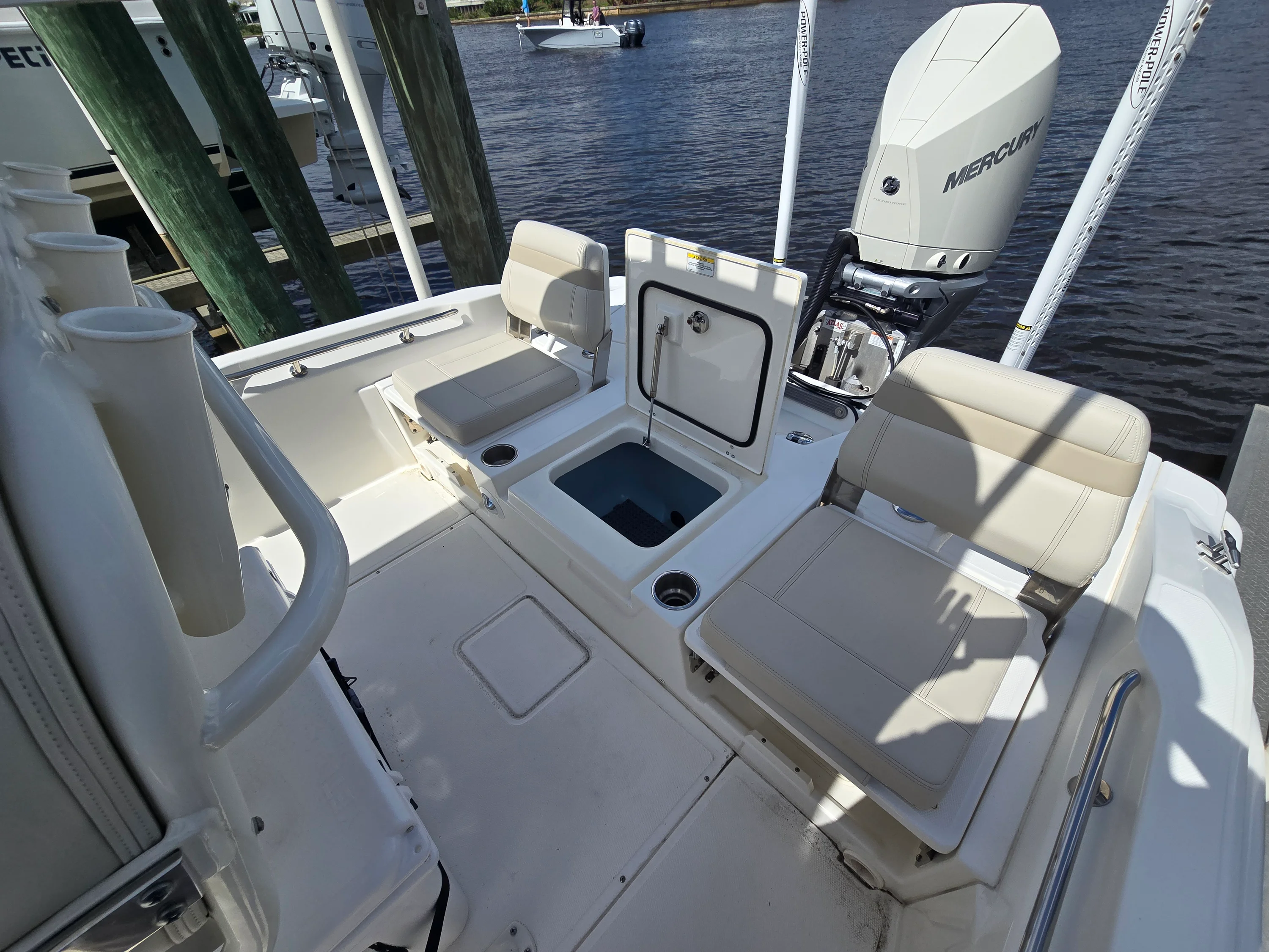 2023 Boston Whaler 250 DAUNTLESS Image Thumbnail #16