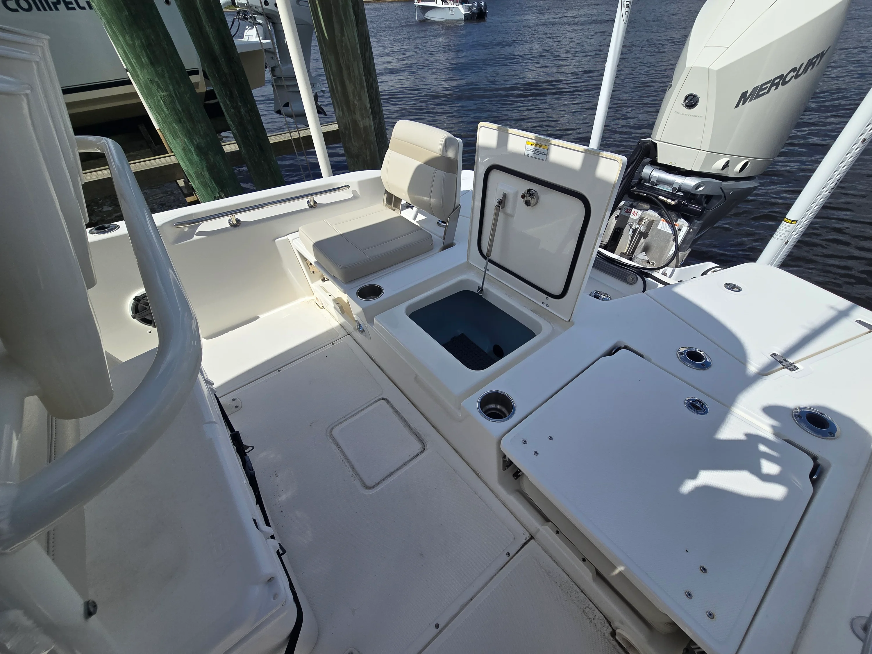 2023 Boston Whaler 250 DAUNTLESS Image Thumbnail #17