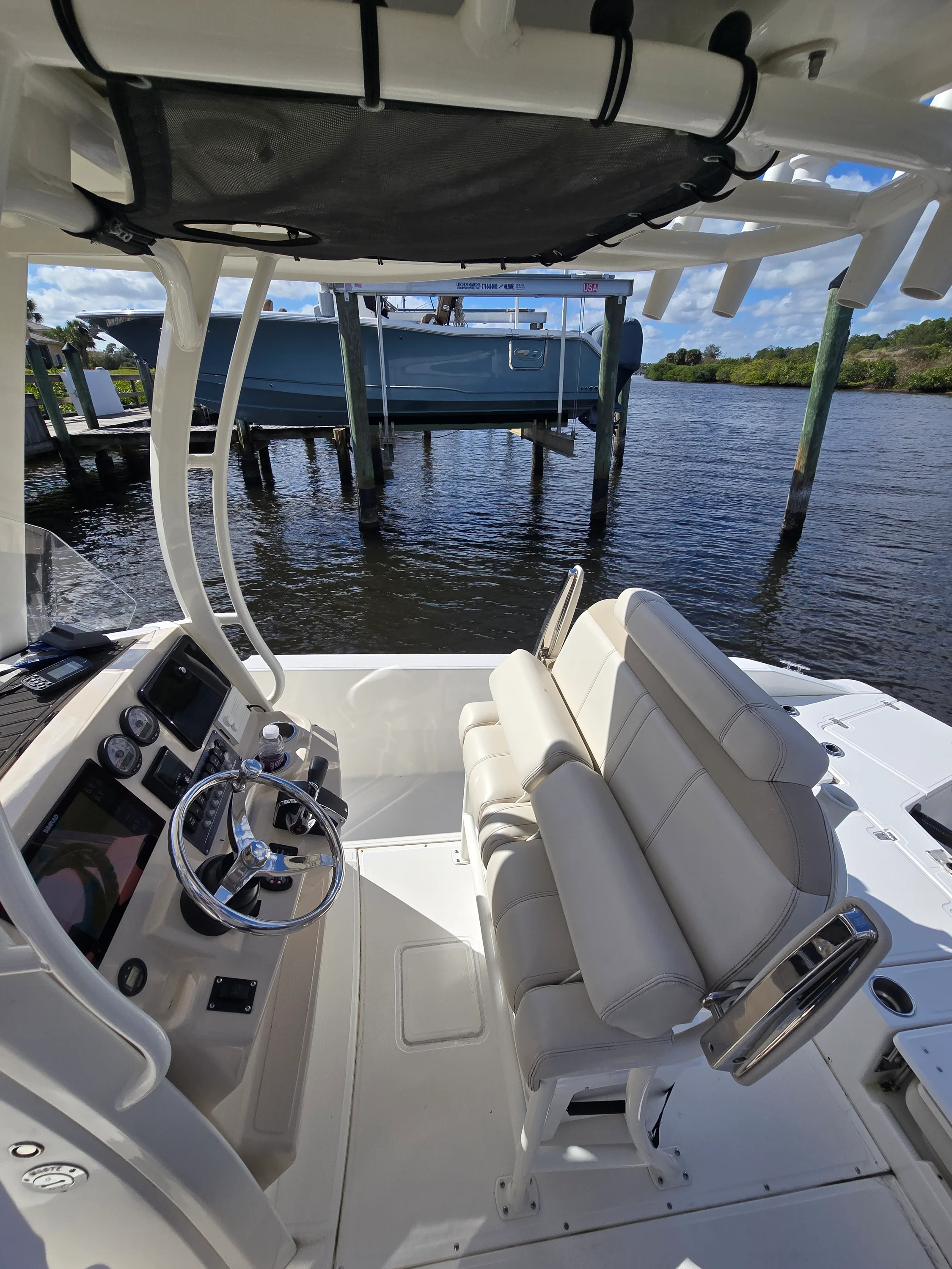 2023 Boston Whaler 250 DAUNTLESS Image Thumbnail #9