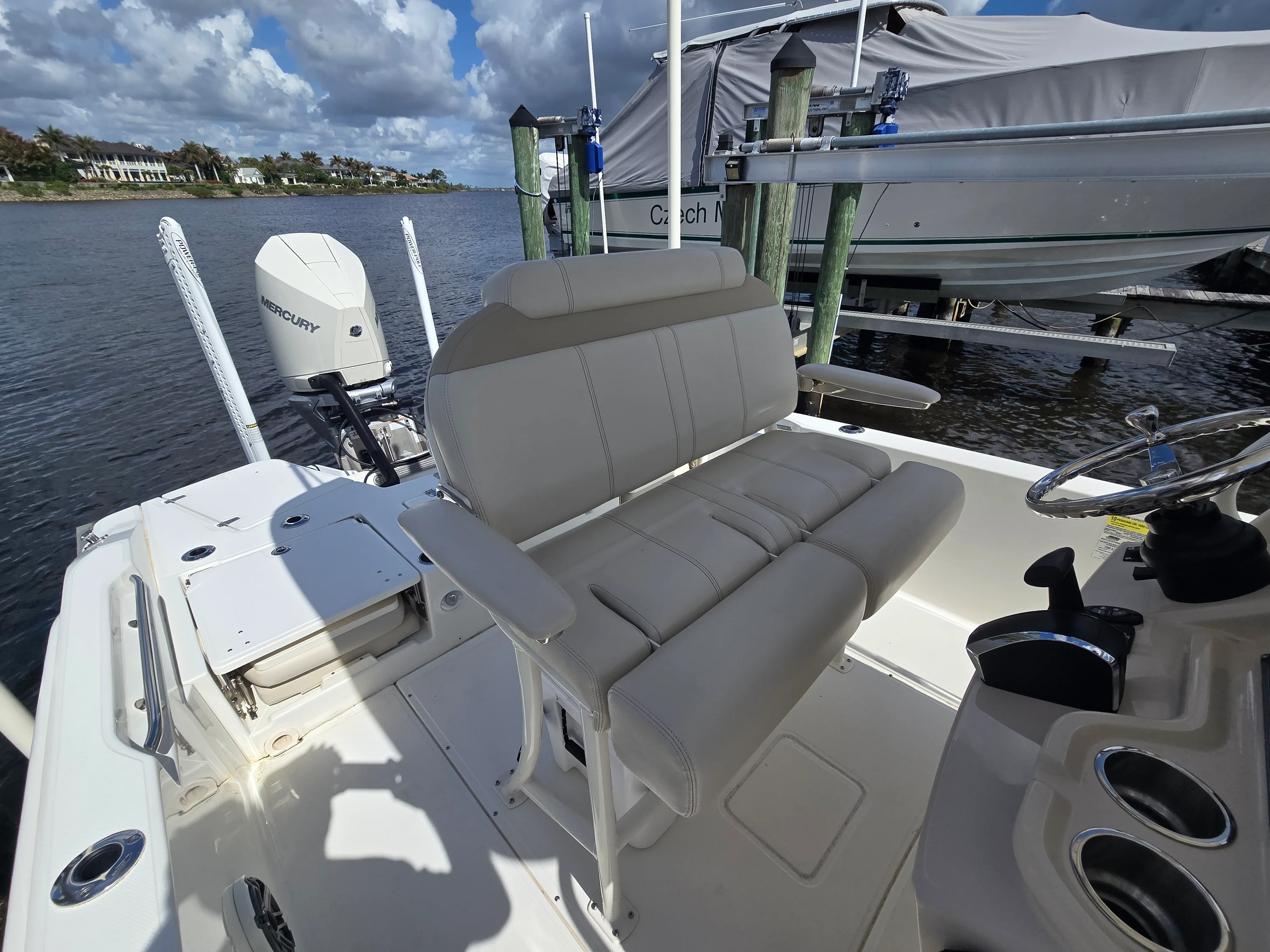 2023 Boston Whaler 250 DAUNTLESS Image Thumbnail #21