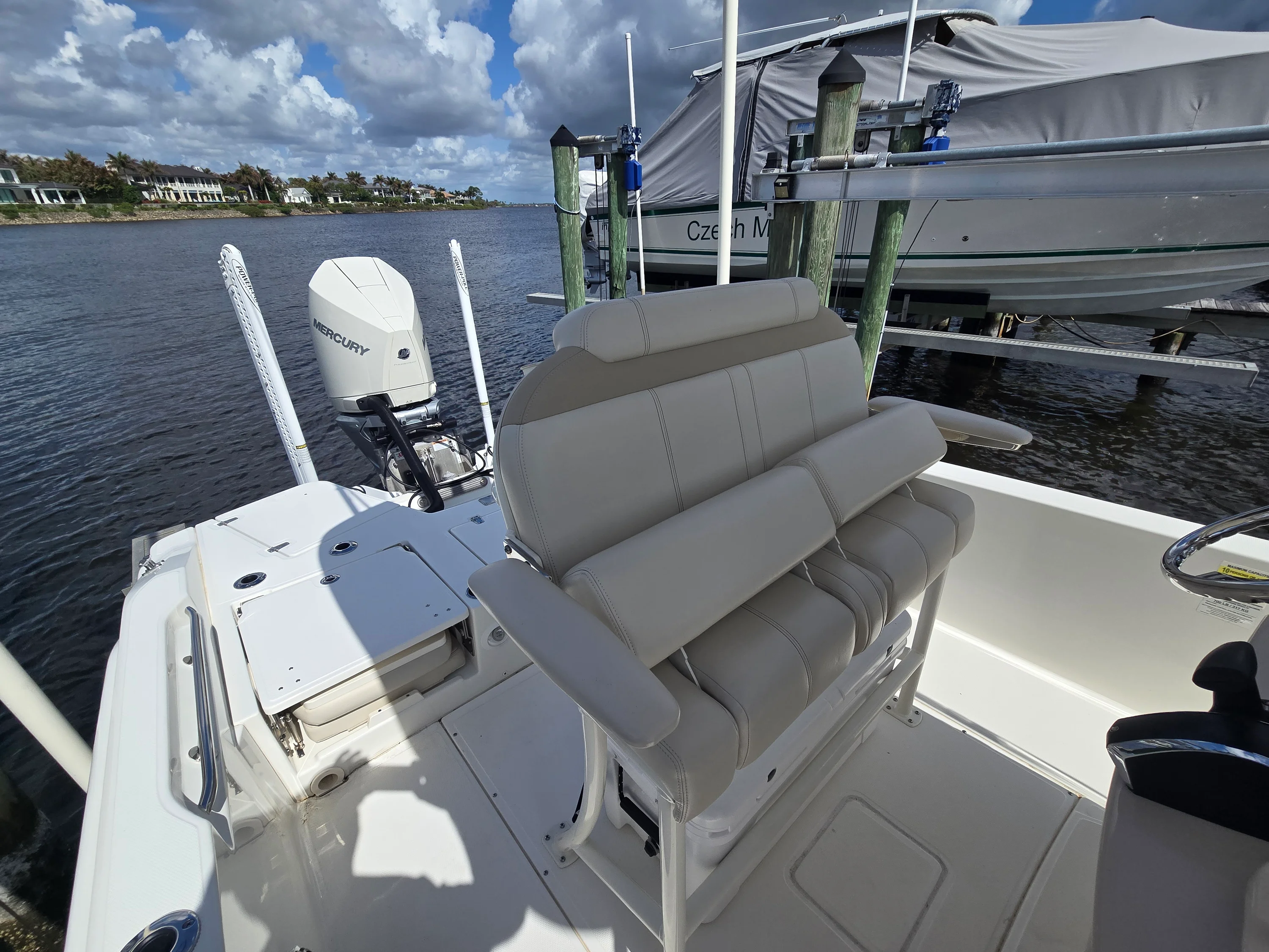 2023 Boston Whaler 250 DAUNTLESS Image Thumbnail #31