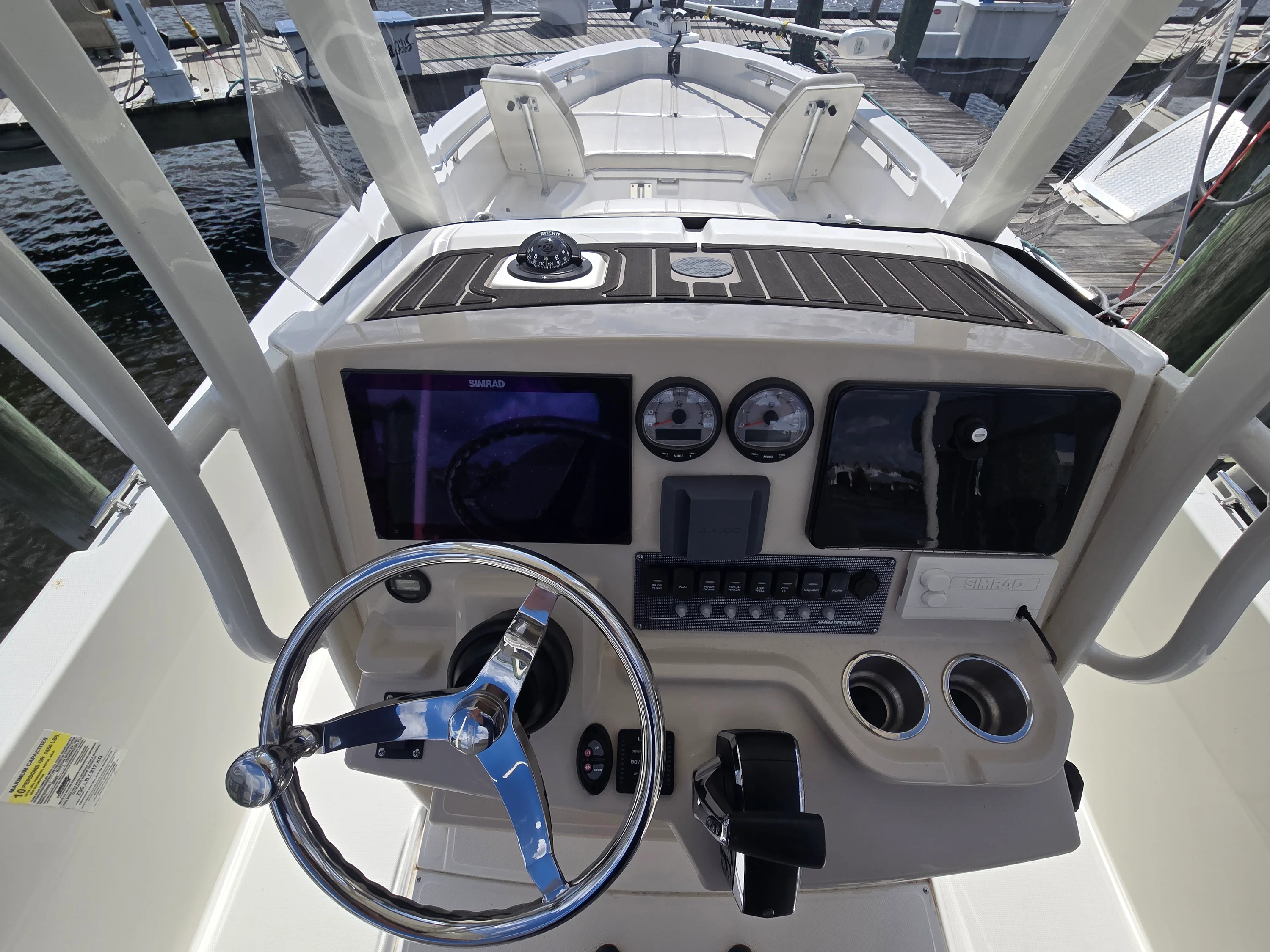 2023 Boston Whaler 250 DAUNTLESS Image Thumbnail #18