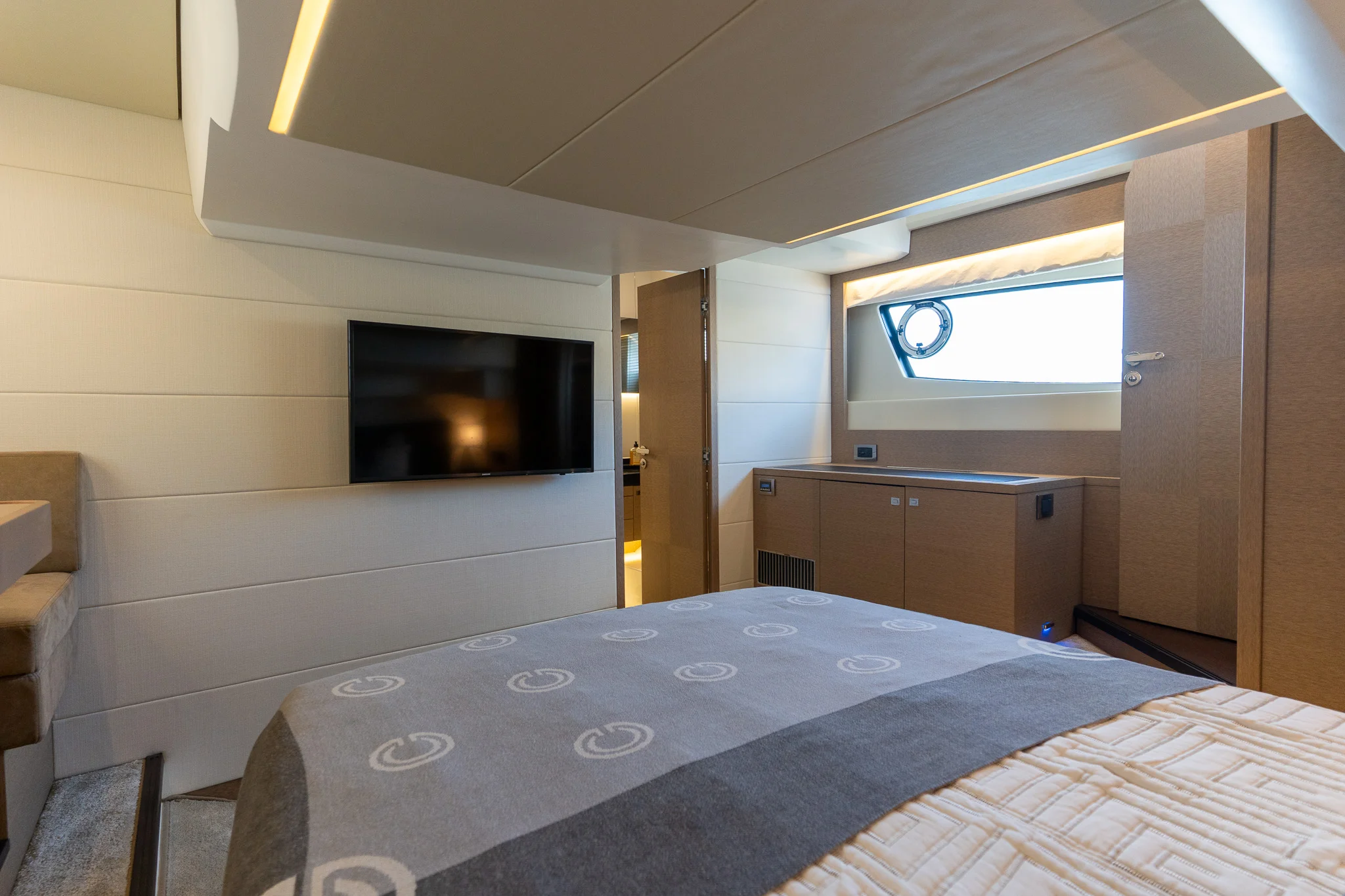 2017 Prestige 50 FLY Image Thumbnail #38