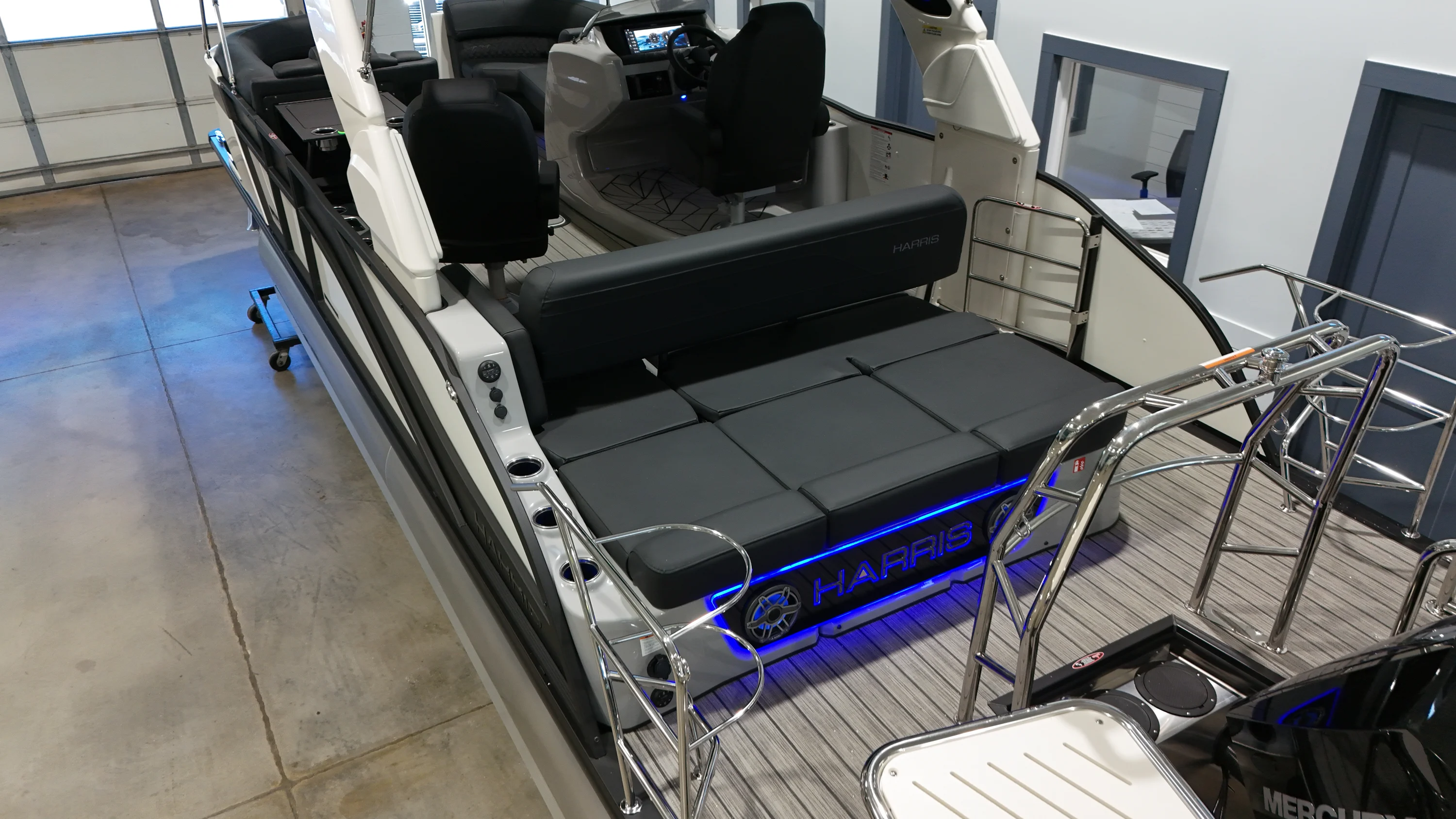 2026 Harris 230 Grand Mariner Image Thumbnail #9