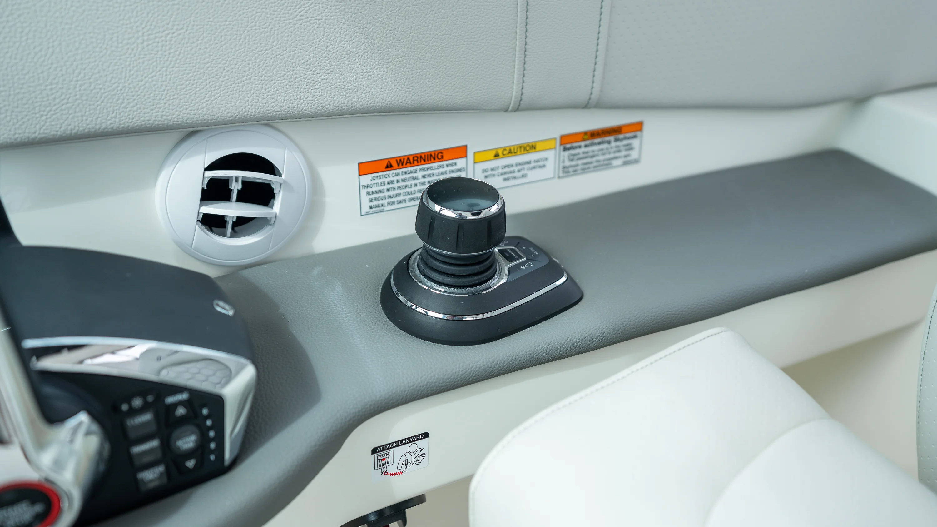 2026 Sea Ray Sundancer 320 Outboard Image Thumbnail #25