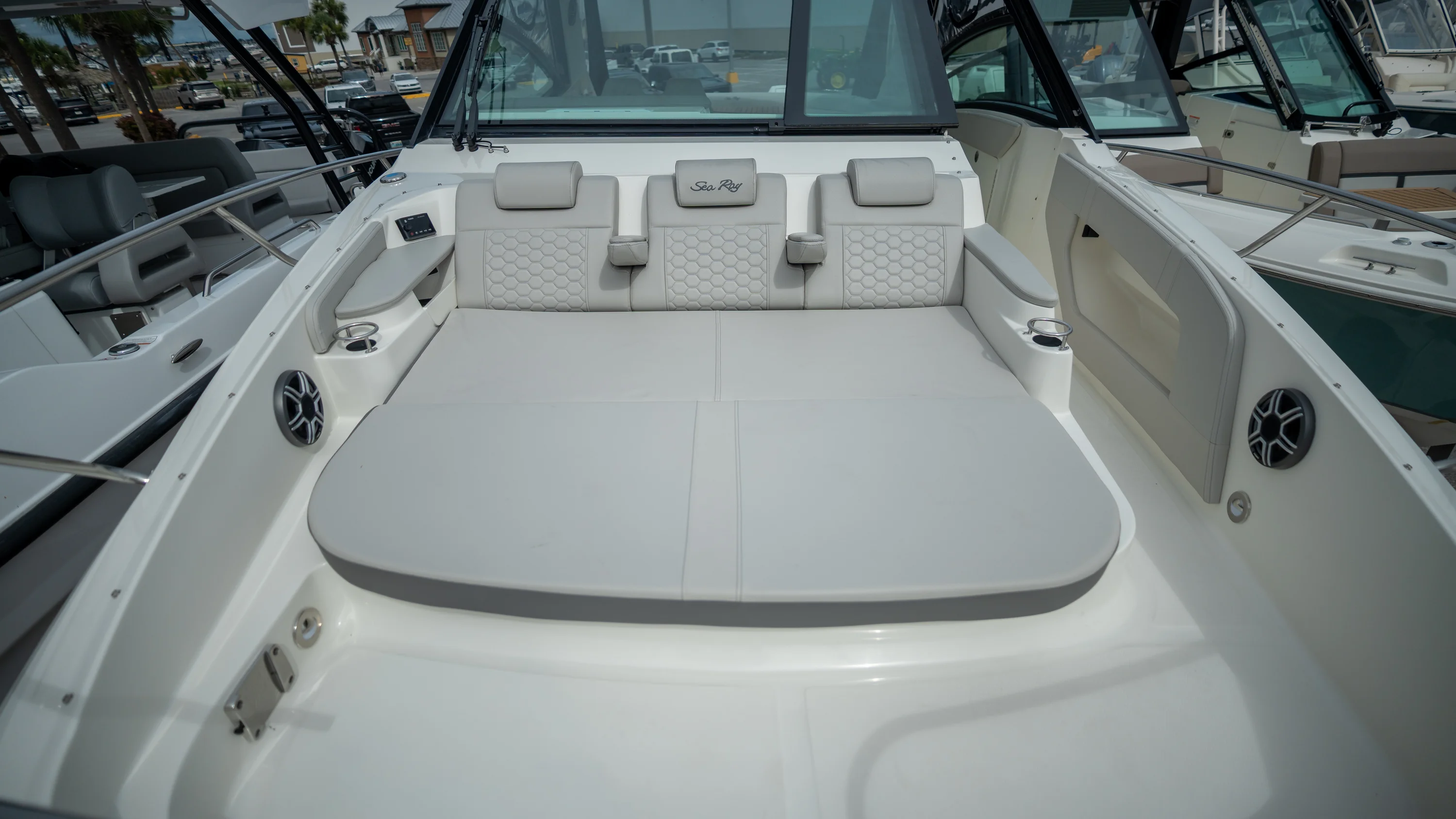 2026 Sea Ray Sundancer 320 Outboard Image Thumbnail #11
