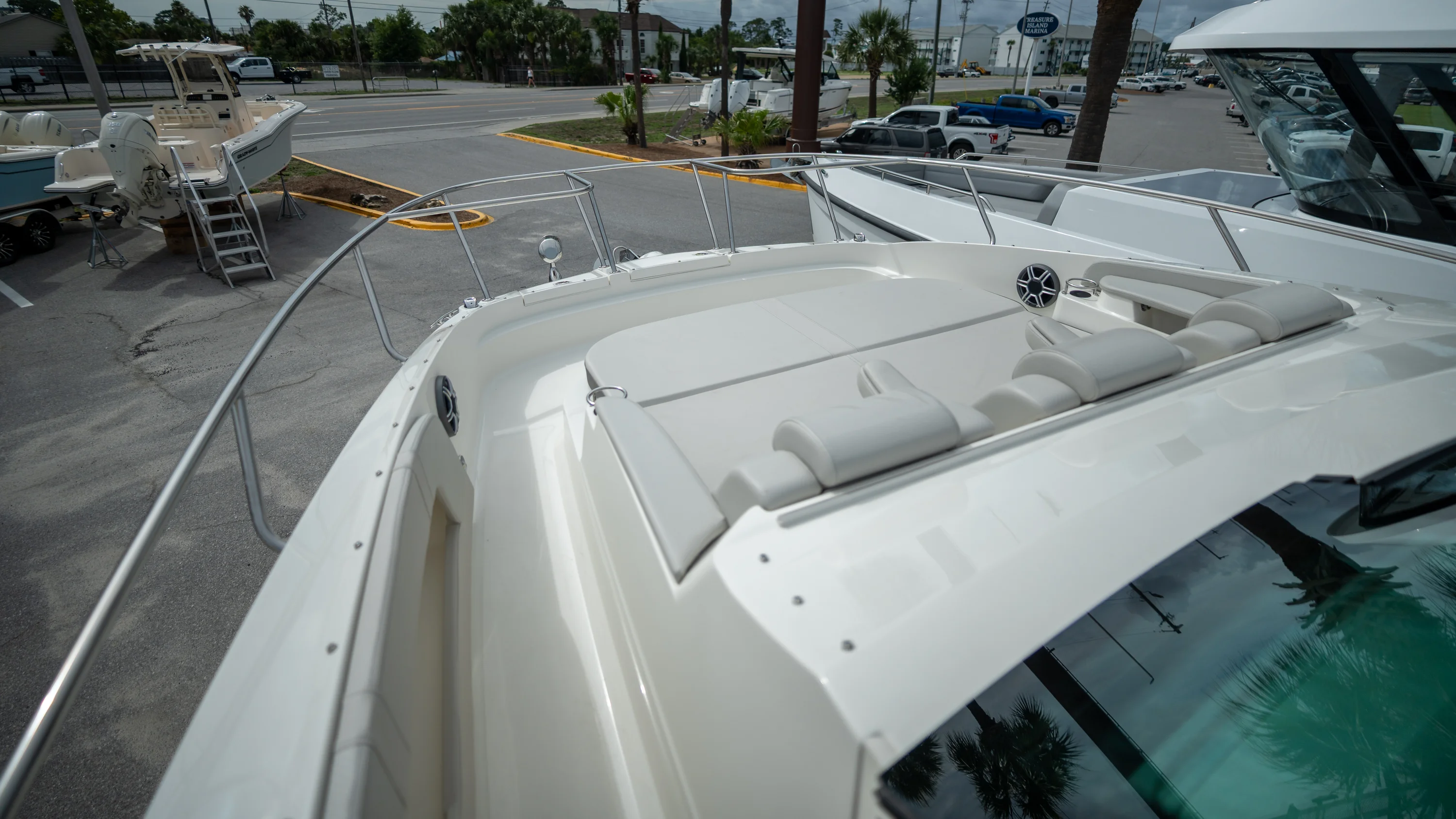 2026 Sea Ray Sundancer 320 Outboard Image Thumbnail #10
