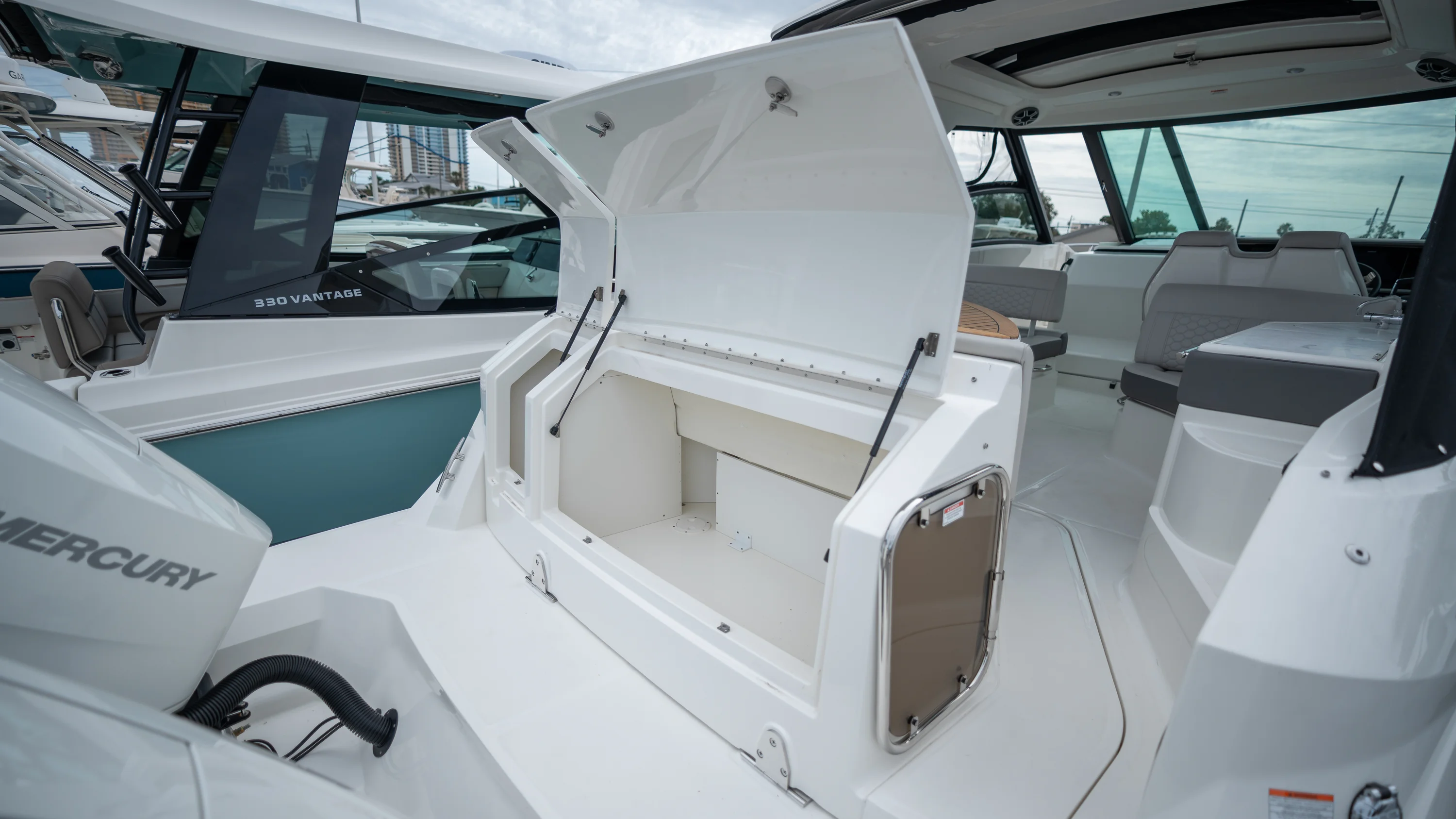 2026 Sea Ray Sundancer 320 Outboard Image Thumbnail #35