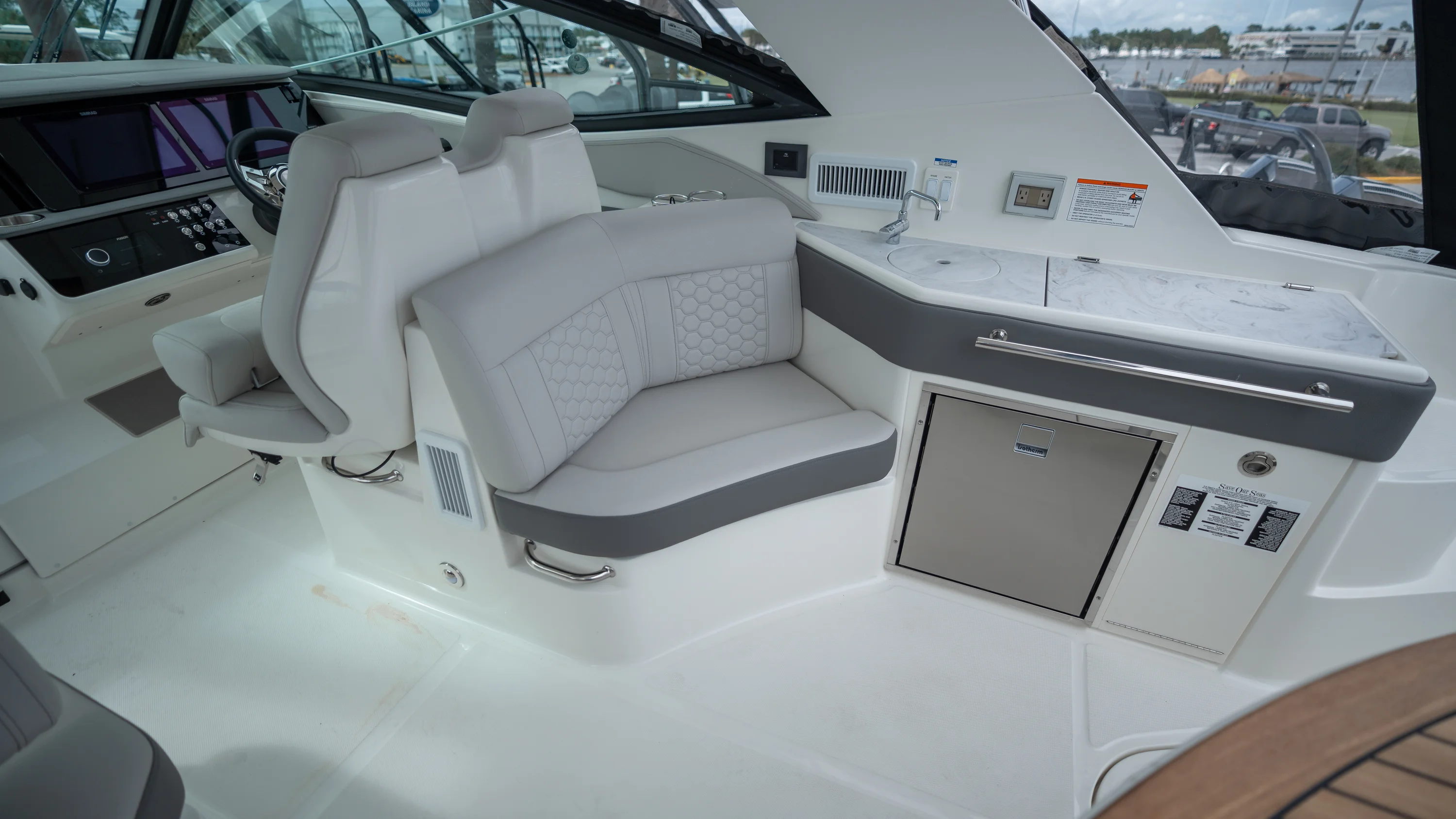 2026 Sea Ray Sundancer 320 Outboard Image Thumbnail #29